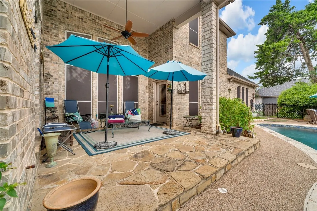 Single Family Residence For Sale in Ellis County , 2201 Somerset, Midlothian, Texas 76065, 4 Bedroom, 4 Bathroom, 3 Garage spaces, 4,020 Sqft, built in 2001, mls#21334132, Real Estate Agent in Midlothian, Homes For Sale in Ellis county, Homes For Sale in Midlothian, Realtor in Midlothian Texas, Real Estate Brokerage Independent Realty Texas, Luminita Cordes Realtor