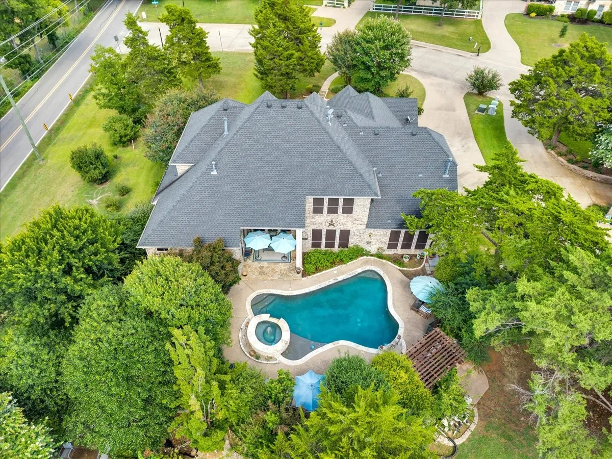 Single Family Residence For Sale in Ellis County , 2201 Somerset, Midlothian, Texas 76065, 4 Bedroom, 4 Bathroom, 3 Garage spaces, 4,020 Sqft, built in 2001, mls#21334132, Real Estate Agent in Midlothian, Homes For Sale in Ellis county, Homes For Sale in Midlothian, Realtor in Midlothian Texas, Real Estate Brokerage Independent Realty Texas, Luminita Cordes Realtor