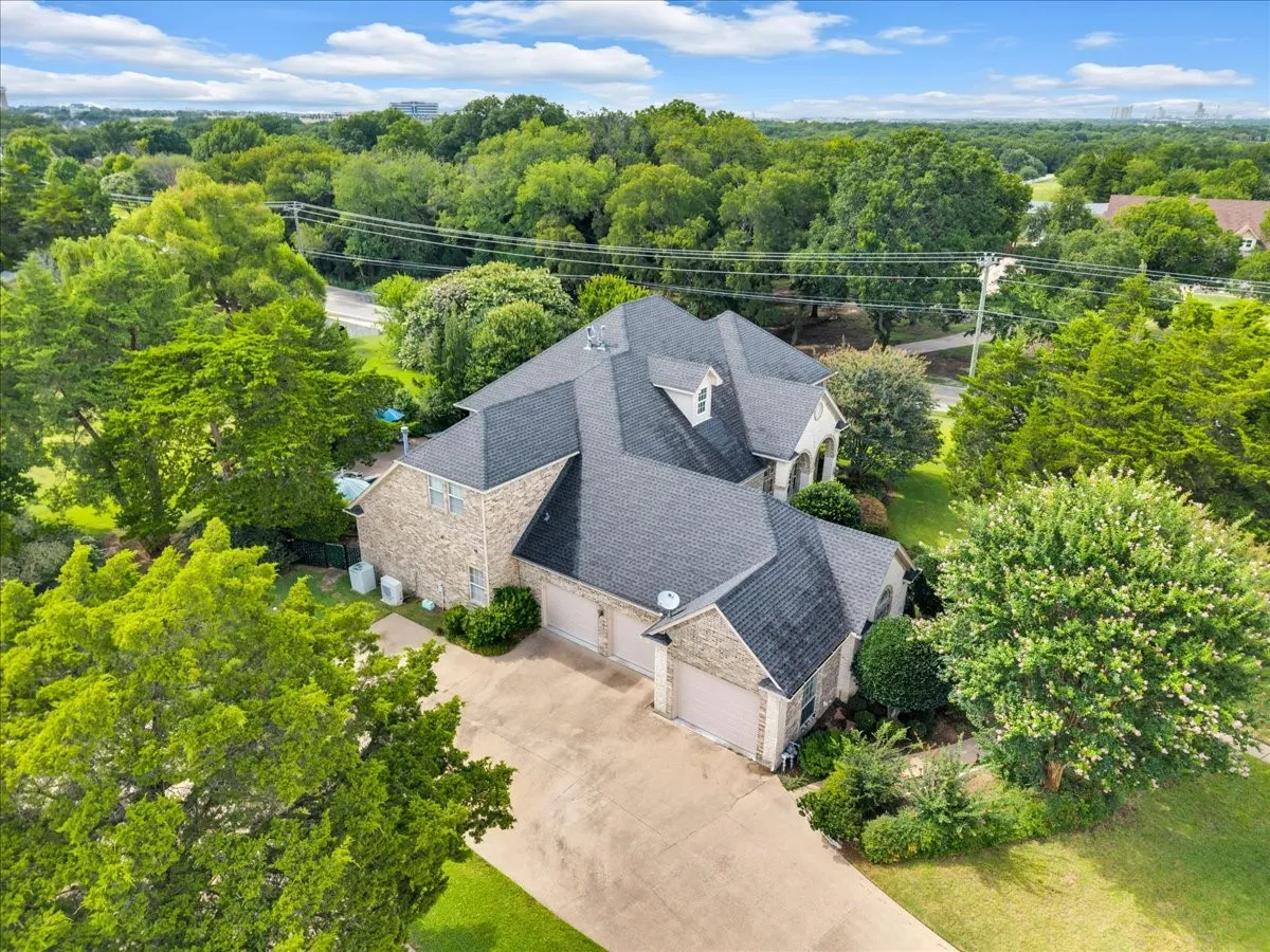 Single Family Residence For Sale in Ellis County , 2201 Somerset, Midlothian, Texas 76065, 4 Bedroom, 4 Bathroom, 3 Garage spaces, 4,020 Sqft, built in 2001, mls#21334132, Real Estate Agent in Midlothian, Homes For Sale in Ellis county, Homes For Sale in Midlothian, Realtor in Midlothian Texas, Real Estate Brokerage Independent Realty Texas, Luminita Cordes Realtor
