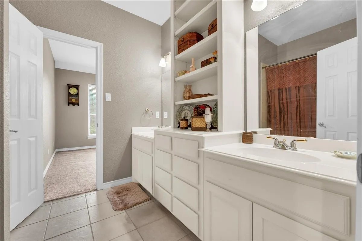Single Family Residence For Sale in Ellis County , 2201 Somerset, Midlothian, Texas 76065, 4 Bedroom, 4 Bathroom, 3 Garage spaces, 4,020 Sqft, built in 2001, mls#21334132, Real Estate Agent in Midlothian, Homes For Sale in Ellis county, Homes For Sale in Midlothian, Realtor in Midlothian Texas, Real Estate Brokerage Independent Realty Texas, Luminita Cordes Realtor