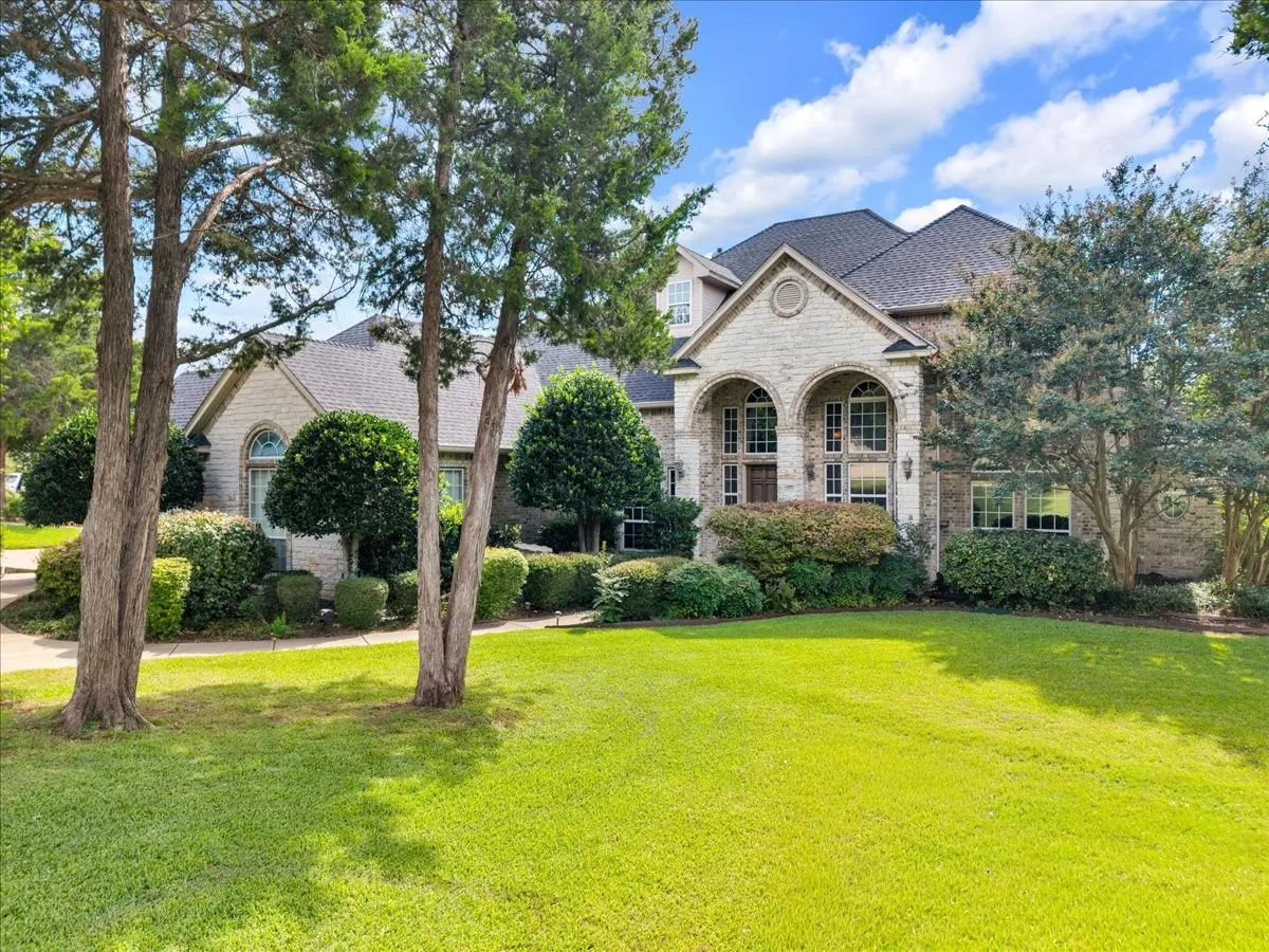 Single Family Residence For Sale in Ellis County , 2201 Somerset, Midlothian, Texas 76065, 4 Bedroom, 4 Bathroom, 3 Garage spaces, 4,020 Sqft, built in 2001, mls#21334132, Real Estate Agent in Midlothian, Homes For Sale in Ellis county, Homes For Sale in Midlothian, Realtor in Midlothian Texas, Real Estate Brokerage Independent Realty Texas, Luminita Cordes Realtor