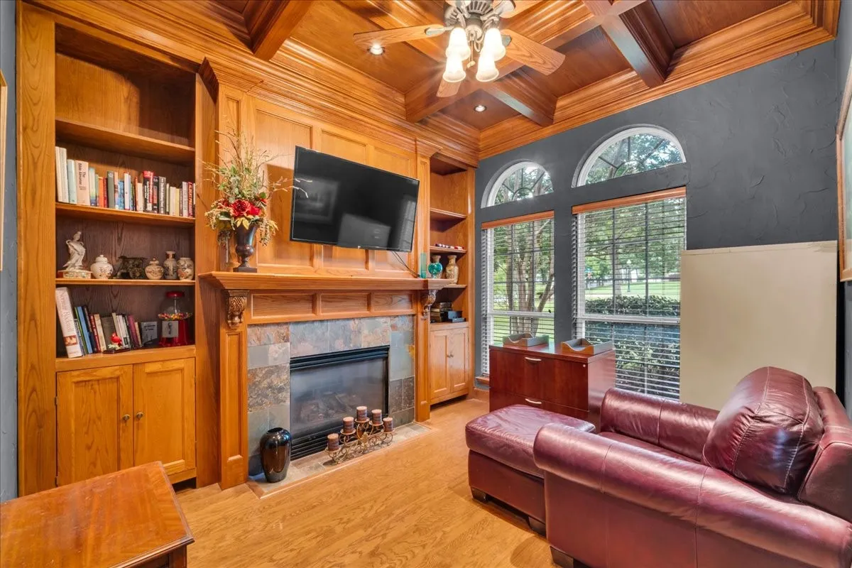 Single Family Residence For Sale in Ellis County , 2201 Somerset, Midlothian, Texas 76065, 4 Bedroom, 4 Bathroom, 3 Garage spaces, 4,020 Sqft, built in 2001, mls#21334132, Real Estate Agent in Midlothian, Homes For Sale in Ellis county, Homes For Sale in Midlothian, Realtor in Midlothian Texas, Real Estate Brokerage Independent Realty Texas, Luminita Cordes Realtor