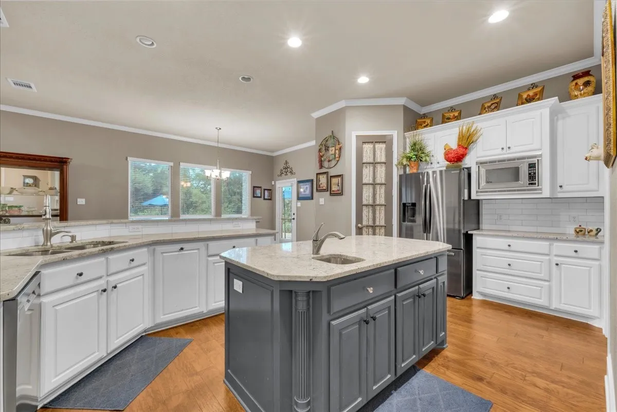 Single Family Residence For Sale in Ellis County , 2201 Somerset, Midlothian, Texas 76065, 4 Bedroom, 4 Bathroom, 3 Garage spaces, 4,020 Sqft, built in 2001, mls#21334132, Real Estate Agent in Midlothian, Homes For Sale in Ellis county, Homes For Sale in Midlothian, Realtor in Midlothian Texas, Real Estate Brokerage Independent Realty Texas, Luminita Cordes Realtor