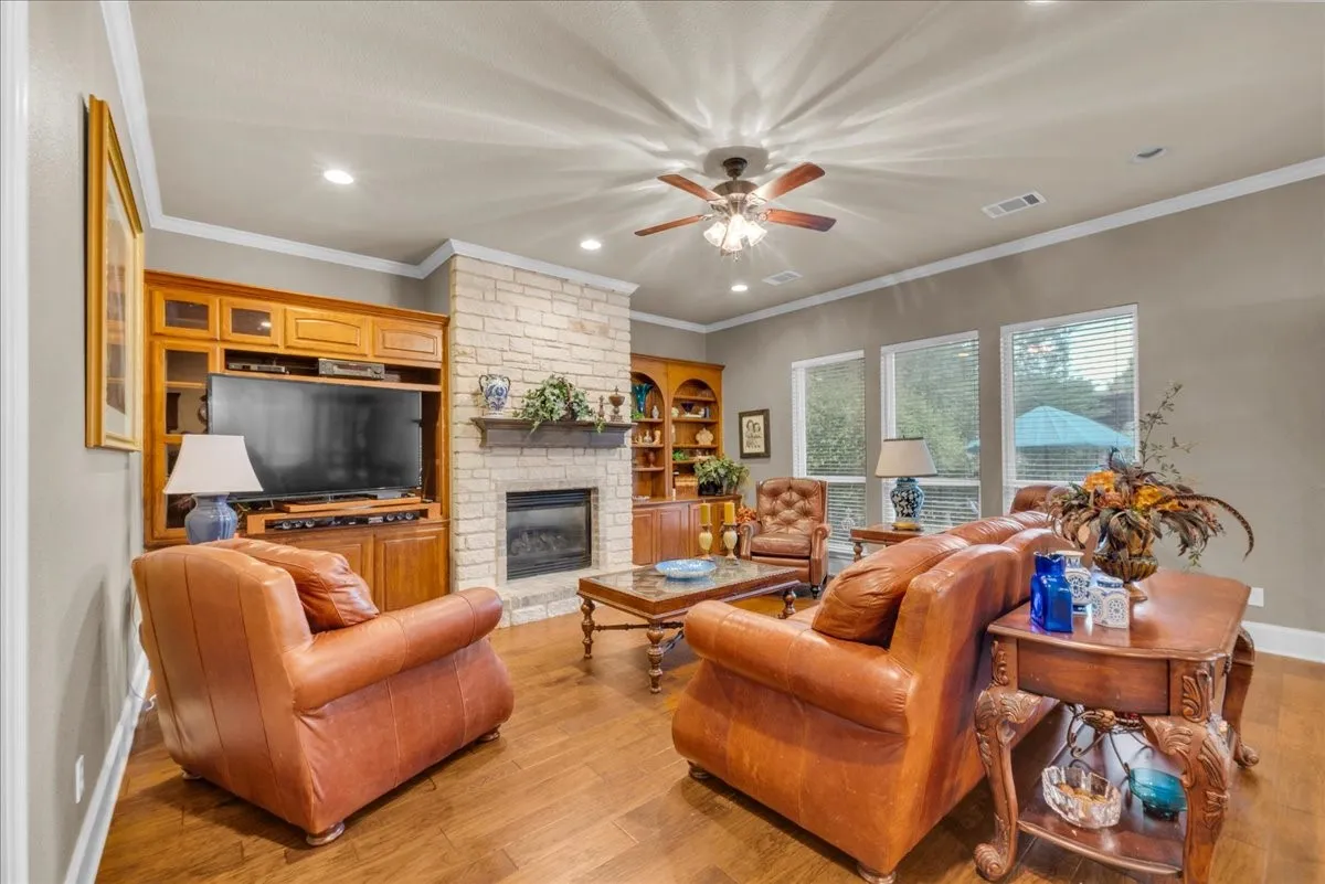 Single Family Residence For Sale in Ellis County , 2201 Somerset, Midlothian, Texas 76065, 4 Bedroom, 4 Bathroom, 3 Garage spaces, 4,020 Sqft, built in 2001, mls#21334132, Real Estate Agent in Midlothian, Homes For Sale in Ellis county, Homes For Sale in Midlothian, Realtor in Midlothian Texas, Real Estate Brokerage Independent Realty Texas, Luminita Cordes Realtor