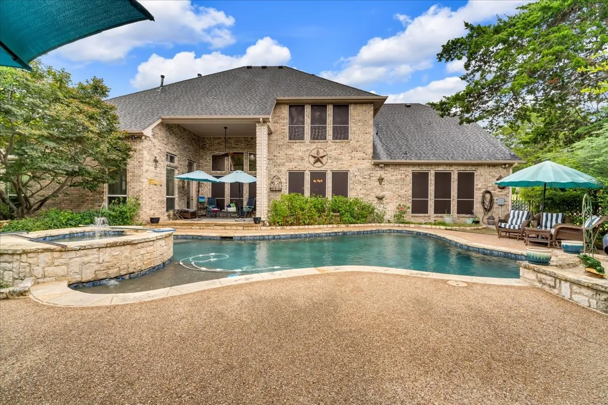 Single Family Residence For Sale in Ellis County , 2201 Somerset, Midlothian, Texas 76065, 4 Bedroom, 4 Bathroom, 3 Garage spaces, 4,020 Sqft, built in 2001, mls#21334132, Real Estate Agent in Midlothian, Homes For Sale in Ellis county, Homes For Sale in Midlothian, Realtor in Midlothian Texas, Real Estate Brokerage Independent Realty Texas, Luminita Cordes Realtor
