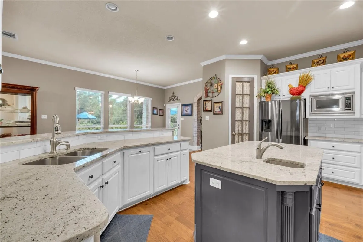 Single Family Residence For Sale in Ellis County , 2201 Somerset, Midlothian, Texas 76065, 4 Bedroom, 4 Bathroom, 3 Garage spaces, 4,020 Sqft, built in 2001, mls#21334132, Real Estate Agent in Midlothian, Homes For Sale in Ellis county, Homes For Sale in Midlothian, Realtor in Midlothian Texas, Real Estate Brokerage Independent Realty Texas, Luminita Cordes Realtor