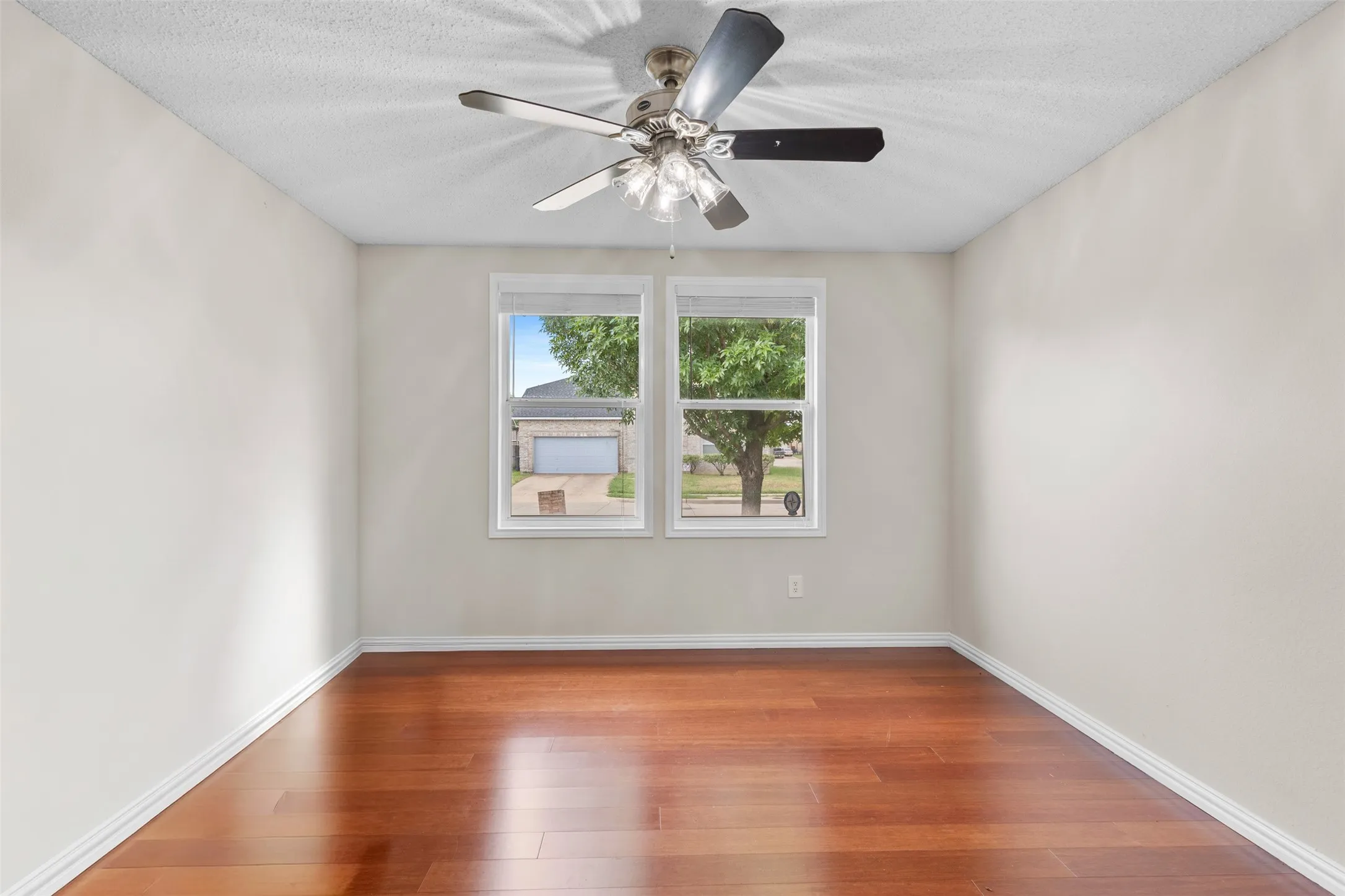 Single Family Residence For Sale in Tarrant County , 1434 Paint Brush Court, Burleson, Texas 76028, 3 Bedroom, 2 Bathroom, 2 Garage spaces, 1,452 Sqft, built in 2005, mls#21330064, Real Estate Agent in Burleson, Homes For Sale in Tarrant county, Homes For Sale in Burleson, Realtor in Burleson Texas, Real Estate Brokerage Independent Realty Texas, Luminita Cordes Realtor