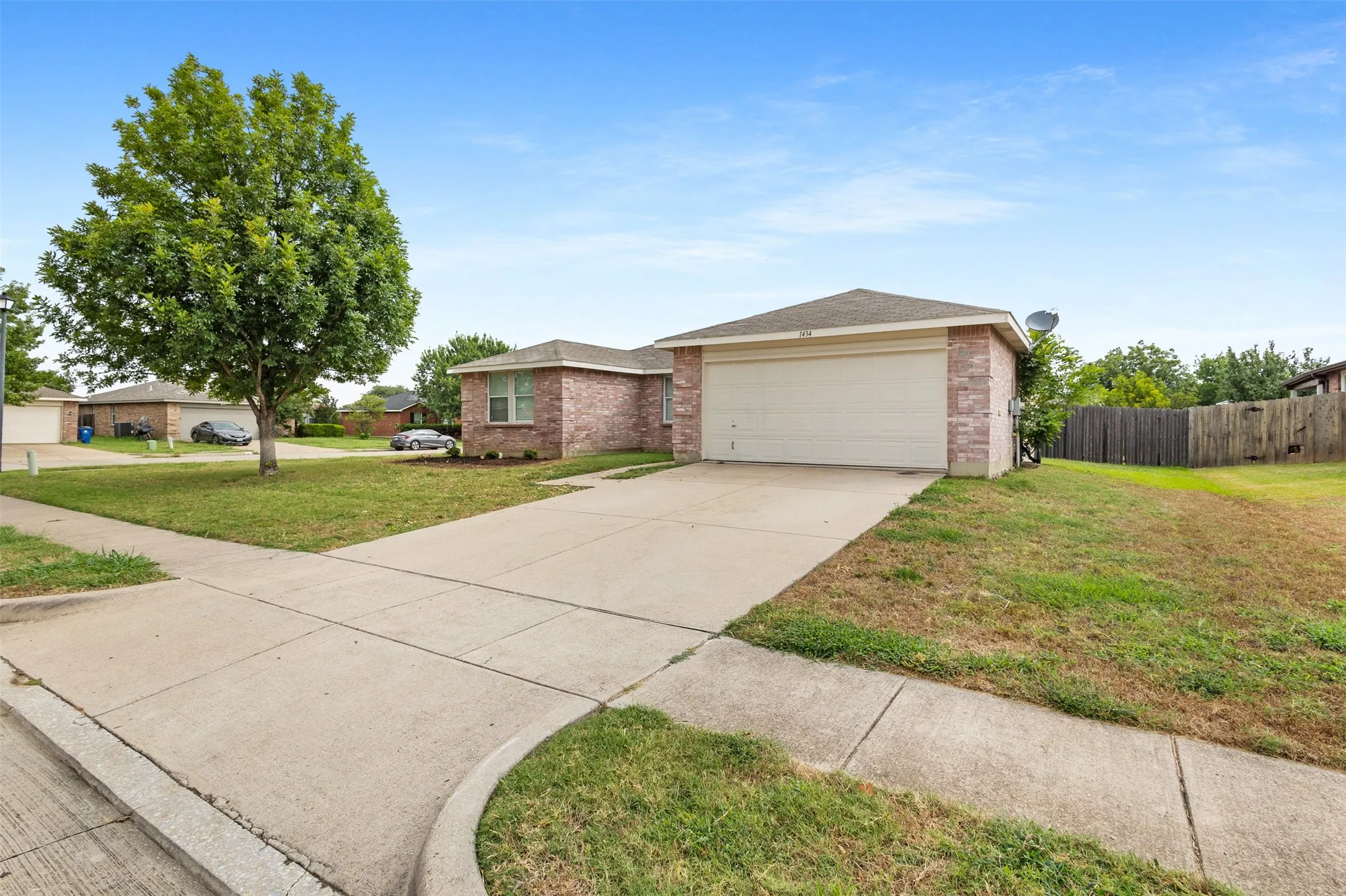 Single Family Residence For Sale in Tarrant County , 1434 Paint Brush Court, Burleson, Texas 76028, 3 Bedroom, 2 Bathroom, 2 Garage spaces, 1,452 Sqft, built in 2005, mls#21330064, Real Estate Agent in Burleson, Homes For Sale in Tarrant county, Homes For Sale in Burleson, Realtor in Burleson Texas, Real Estate Brokerage Independent Realty Texas, Luminita Cordes Realtor