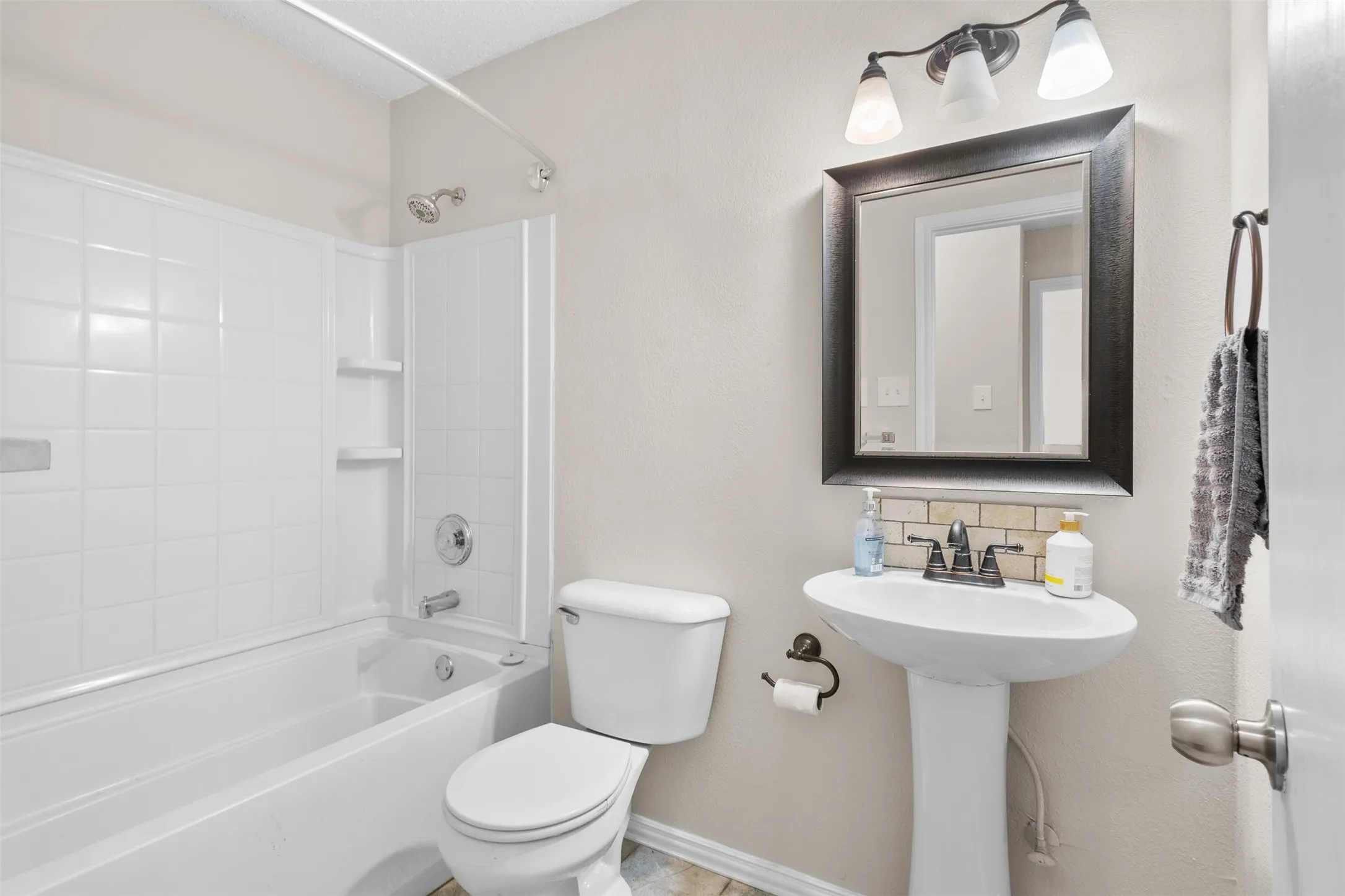 Single Family Residence For Sale in Tarrant County , 1434 Paint Brush Court, Burleson, Texas 76028, 3 Bedroom, 2 Bathroom, 2 Garage spaces, 1,452 Sqft, built in 2005, mls#21330064, Real Estate Agent in Burleson, Homes For Sale in Tarrant county, Homes For Sale in Burleson, Realtor in Burleson Texas, Real Estate Brokerage Independent Realty Texas, Luminita Cordes Realtor