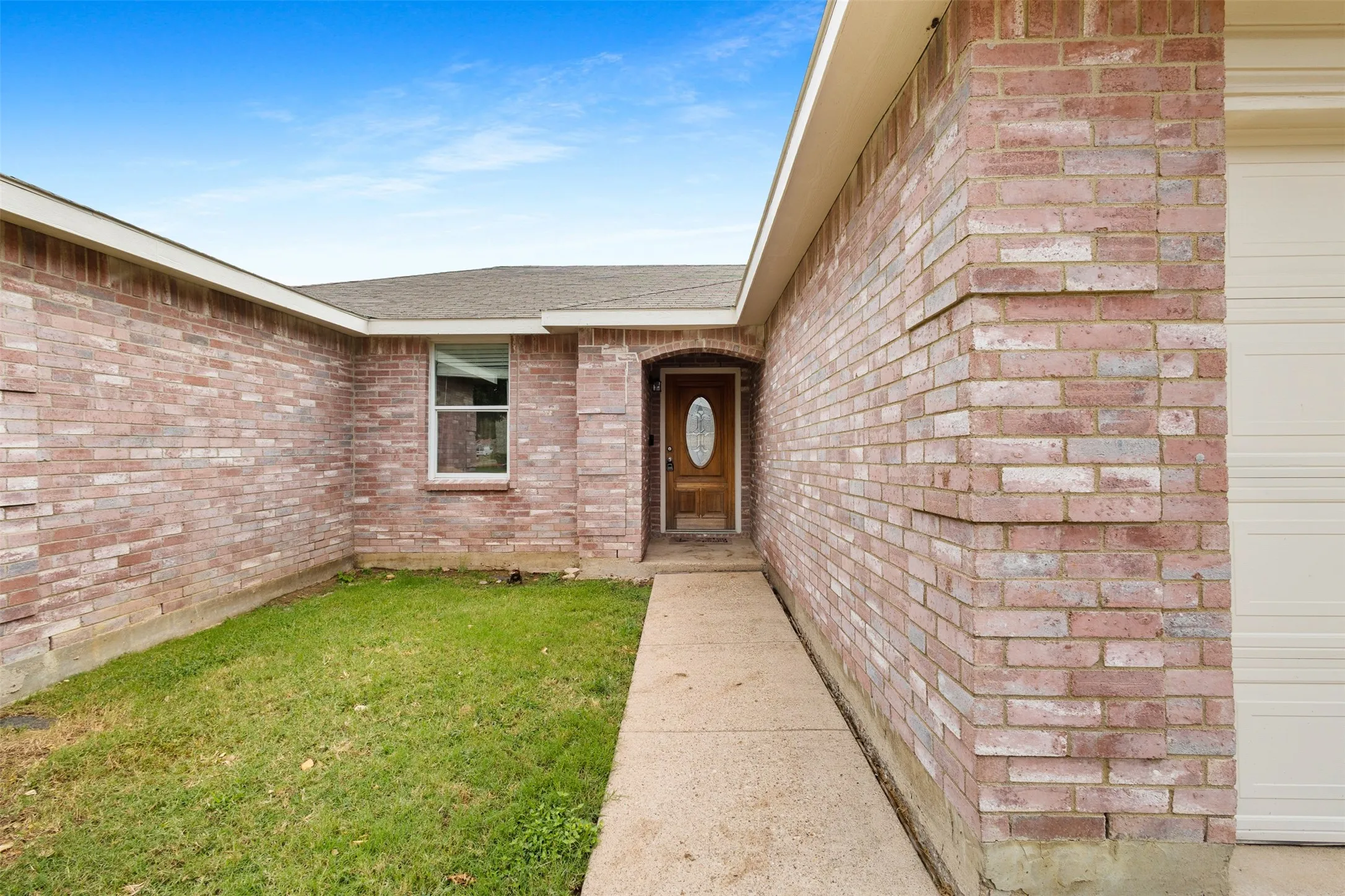 Single Family Residence For Sale in Tarrant County , 1434 Paint Brush Court, Burleson, Texas 76028, 3 Bedroom, 2 Bathroom, 2 Garage spaces, 1,452 Sqft, built in 2005, mls#21330064, Real Estate Agent in Burleson, Homes For Sale in Tarrant county, Homes For Sale in Burleson, Realtor in Burleson Texas, Real Estate Brokerage Independent Realty Texas, Luminita Cordes Realtor