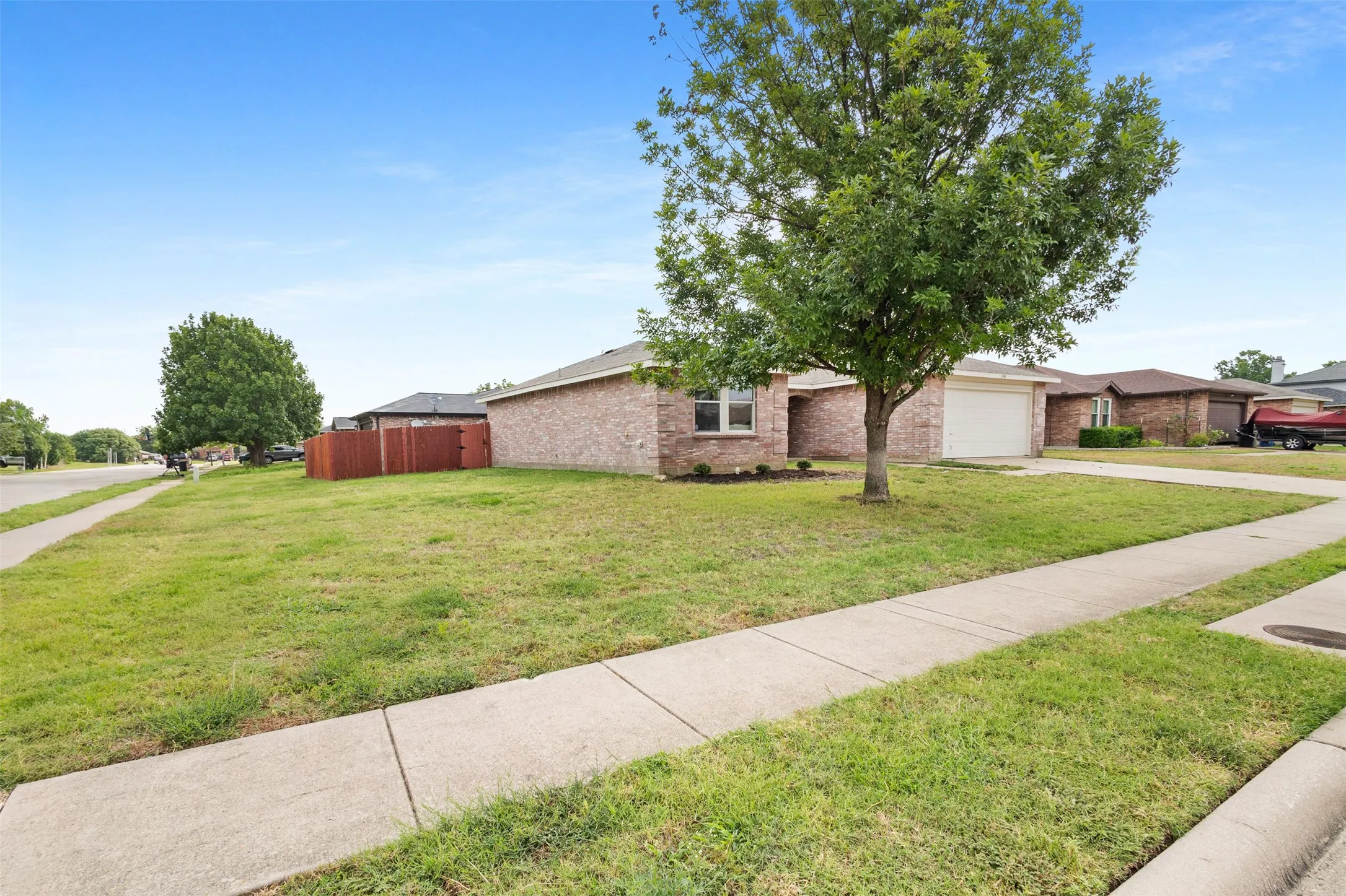 Single Family Residence For Sale in Tarrant County , 1434 Paint Brush Court, Burleson, Texas 76028, 3 Bedroom, 2 Bathroom, 2 Garage spaces, 1,452 Sqft, built in 2005, mls#21330064, Real Estate Agent in Burleson, Homes For Sale in Tarrant county, Homes For Sale in Burleson, Realtor in Burleson Texas, Real Estate Brokerage Independent Realty Texas, Luminita Cordes Realtor