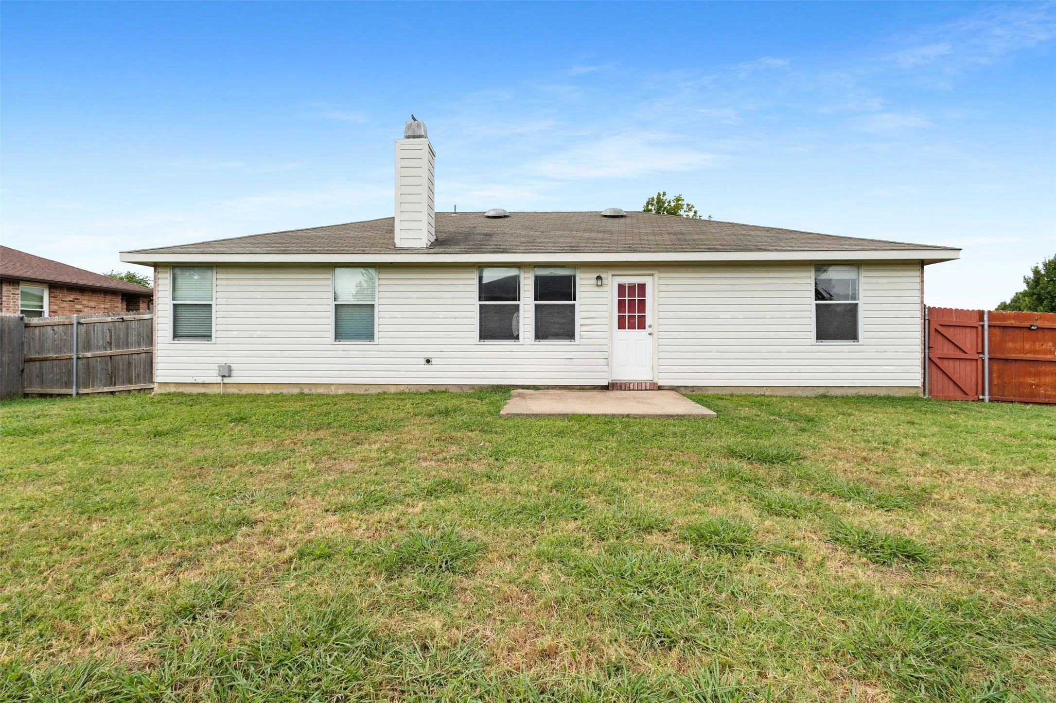 Single Family Residence For Sale in Tarrant County , 1434 Paint Brush Court, Burleson, Texas 76028, 3 Bedroom, 2 Bathroom, 2 Garage spaces, 1,452 Sqft, built in 2005, mls#21330064, Real Estate Agent in Burleson, Homes For Sale in Tarrant county, Homes For Sale in Burleson, Realtor in Burleson Texas, Real Estate Brokerage Independent Realty Texas, Luminita Cordes Realtor