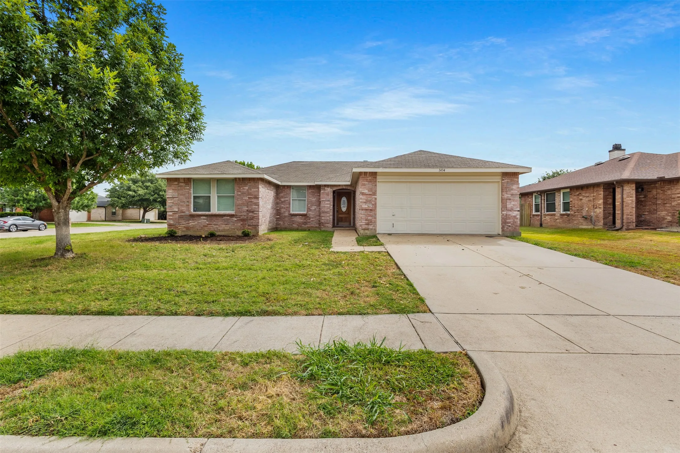 Single Family Residence For Sale in Tarrant County , 1434 Paint Brush Court, Burleson, Texas 76028, 3 Bedroom, 2 Bathroom, 2 Garage spaces, 1,452 Sqft, built in 2005, mls#21330064, Real Estate Agent in Burleson, Homes For Sale in Tarrant county, Homes For Sale in Burleson, Realtor in Burleson Texas, Real Estate Brokerage Independent Realty Texas, Luminita Cordes Realtor