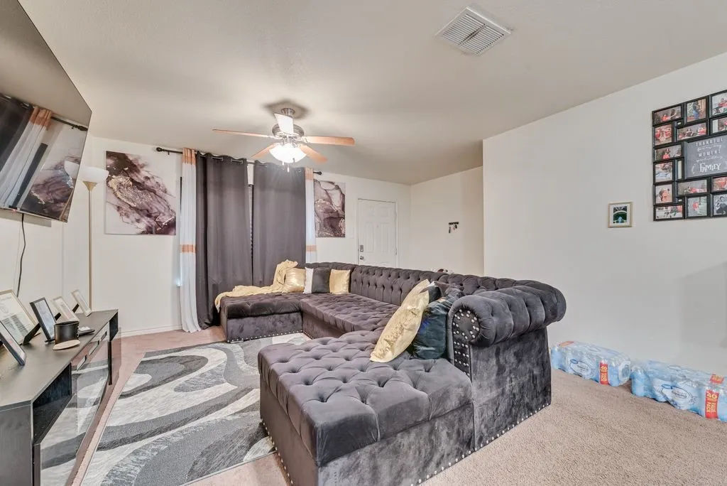 Single Family Residence For Sale in Dallas County , 4639 Cherbourg Street, Dallas, Texas 75216, 3 Bedroom, 2 Bathroom, 1 Garage spaces, 1,436 Sqft, built in 2017, mls#21335035, Real Estate Agent in Dallas, Homes For Sale in Dallas county, Homes For Sale in Dallas, Realtor in Dallas Texas, Real Estate Brokerage Independent Realty Texas, Luminita Cordes Realtor