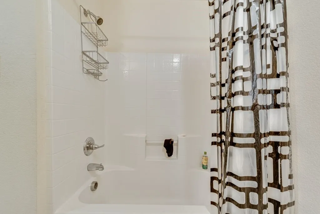 Single Family Residence For Sale in Dallas County , 4639 Cherbourg Street, Dallas, Texas 75216, 3 Bedroom, 2 Bathroom, 1 Garage spaces, 1,436 Sqft, built in 2017, mls#21335035, Real Estate Agent in Dallas, Homes For Sale in Dallas county, Homes For Sale in Dallas, Realtor in Dallas Texas, Real Estate Brokerage Independent Realty Texas, Luminita Cordes Realtor