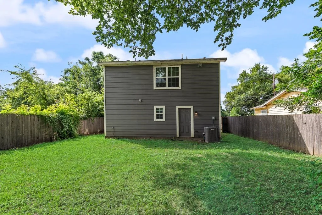 Single Family Residence For Sale in Dallas County , 4639 Cherbourg Street, Dallas, Texas 75216, 3 Bedroom, 2 Bathroom, 1 Garage spaces, 1,436 Sqft, built in 2017, mls#21335035, Real Estate Agent in Dallas, Homes For Sale in Dallas county, Homes For Sale in Dallas, Realtor in Dallas Texas, Real Estate Brokerage Independent Realty Texas, Luminita Cordes Realtor