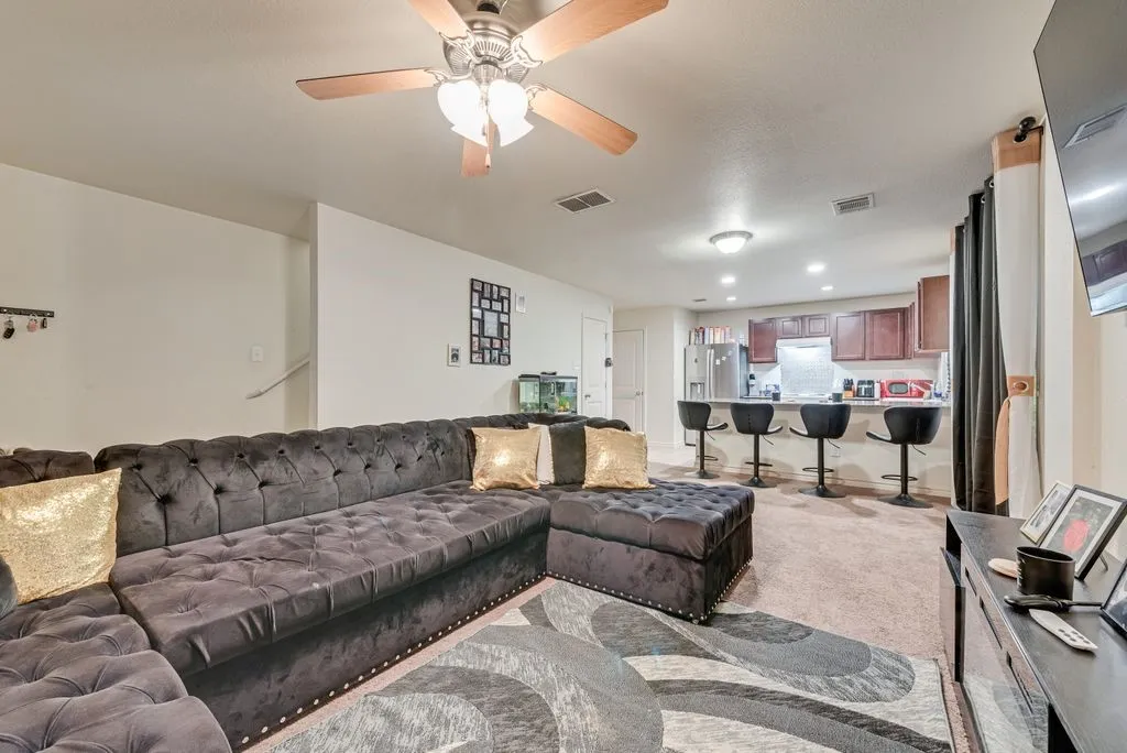 Single Family Residence For Sale in Dallas County , 4639 Cherbourg Street, Dallas, Texas 75216, 3 Bedroom, 2 Bathroom, 1 Garage spaces, 1,436 Sqft, built in 2017, mls#21335035, Real Estate Agent in Dallas, Homes For Sale in Dallas county, Homes For Sale in Dallas, Realtor in Dallas Texas, Real Estate Brokerage Independent Realty Texas, Luminita Cordes Realtor