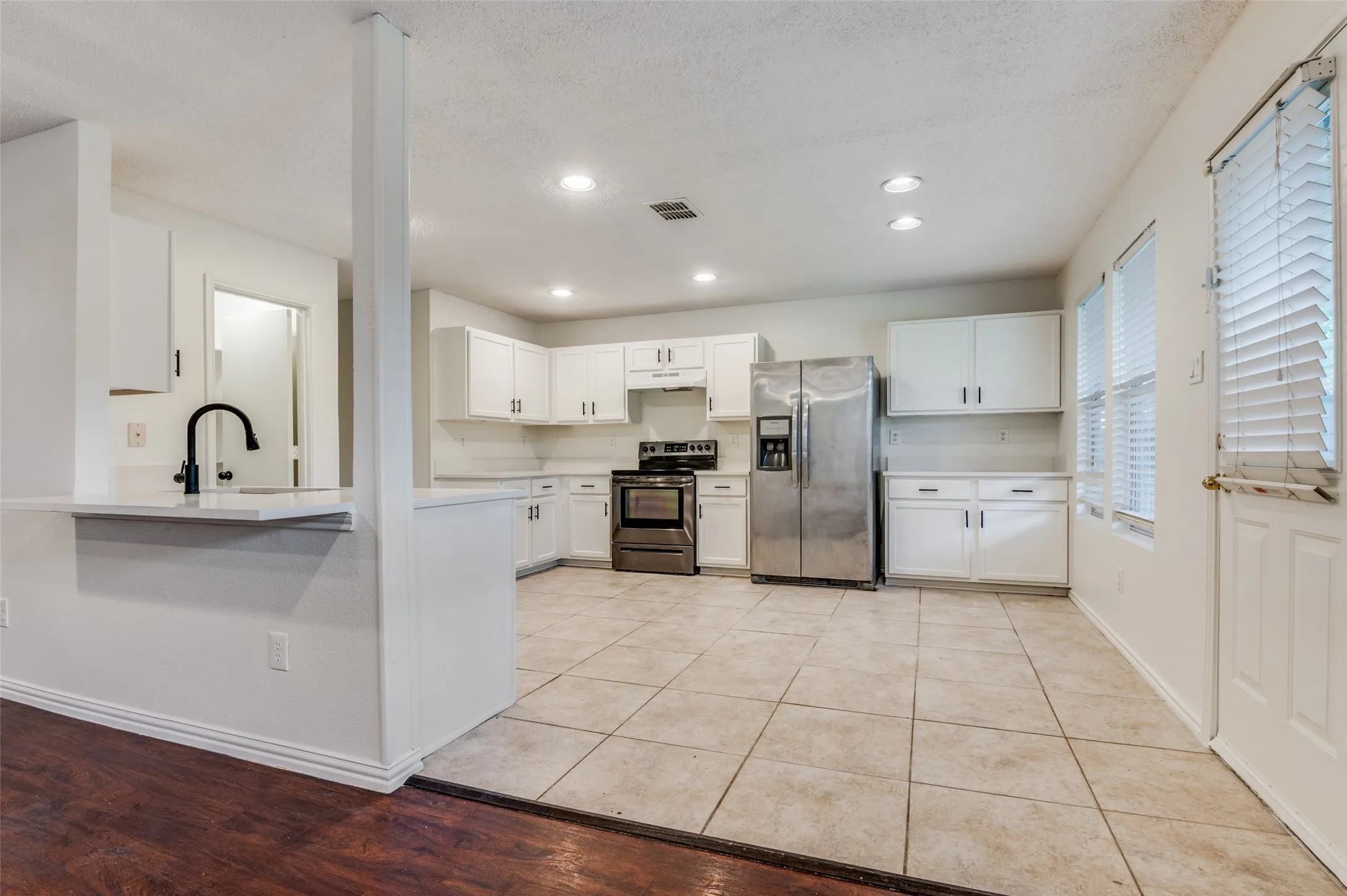 Single Family Residence For Sale in Tarrant County , 1122 Mazourka Drive, Arlington, Texas 76001, 4 Bedroom, 3 Bathroom, 2 Garage spaces, 2,594 Sqft, built in 1999, mls#21335049, Real Estate Agent in Arlington, Homes For Sale in Tarrant county, Homes For Sale in Arlington, Realtor in Arlington Texas, Real Estate Brokerage Independent Realty Texas, Luminita Cordes Realtor