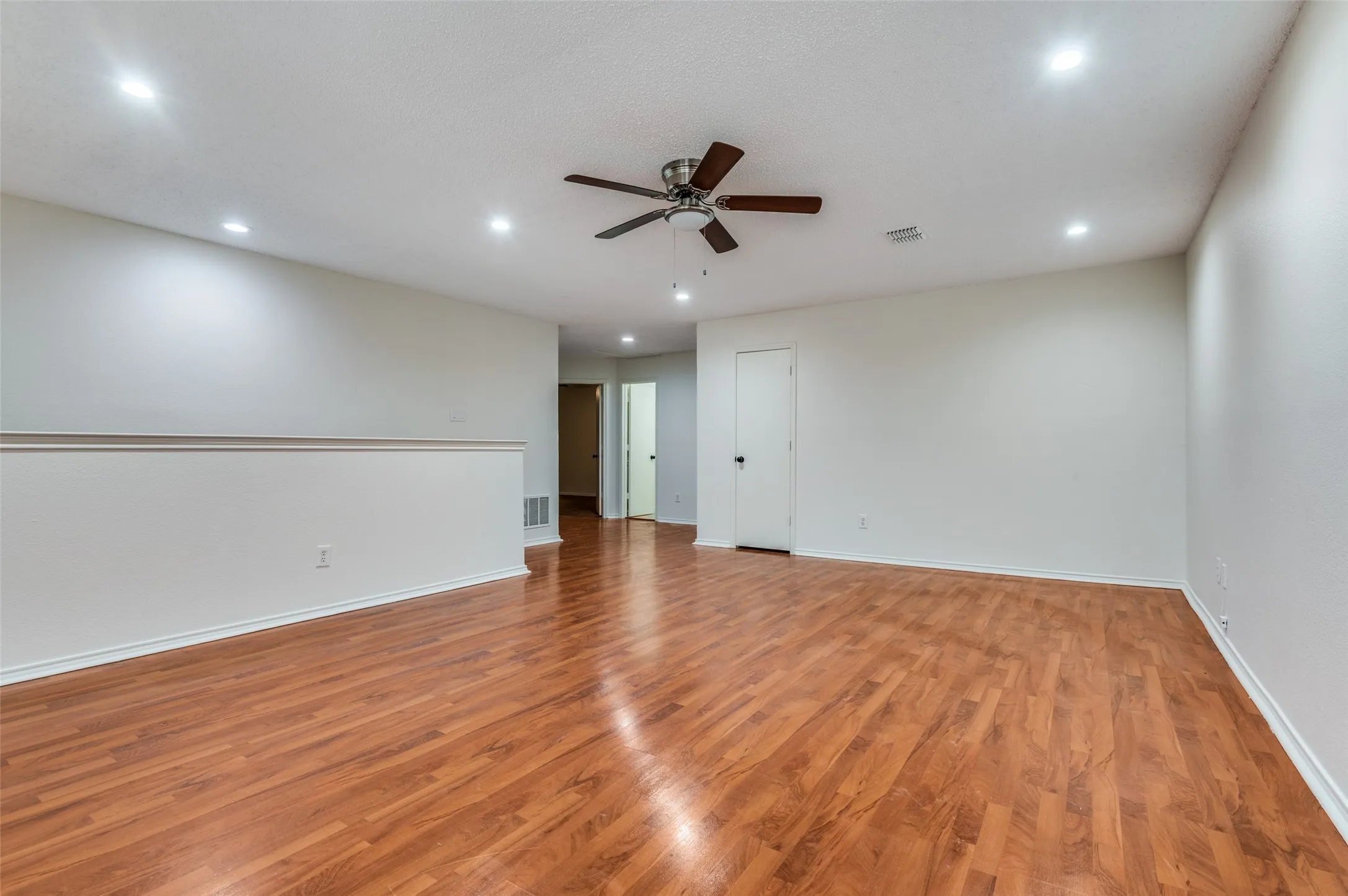 Single Family Residence For Sale in Tarrant County , 1122 Mazourka Drive, Arlington, Texas 76001, 4 Bedroom, 3 Bathroom, 2 Garage spaces, 2,594 Sqft, built in 1999, mls#21335049, Real Estate Agent in Arlington, Homes For Sale in Tarrant county, Homes For Sale in Arlington, Realtor in Arlington Texas, Real Estate Brokerage Independent Realty Texas, Luminita Cordes Realtor