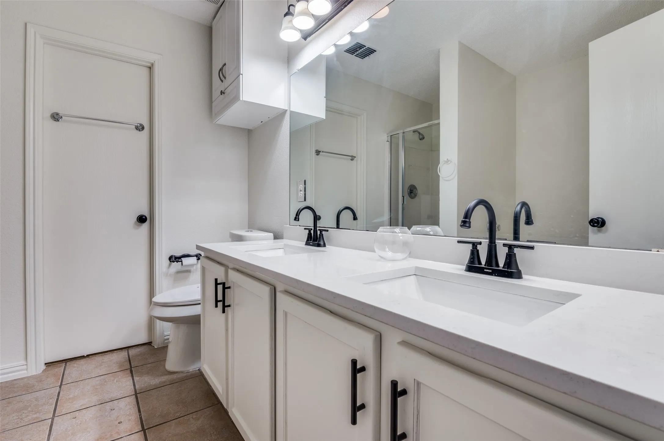 Single Family Residence For Sale in Tarrant County , 1122 Mazourka Drive, Arlington, Texas 76001, 4 Bedroom, 3 Bathroom, 2 Garage spaces, 2,594 Sqft, built in 1999, mls#21335049, Real Estate Agent in Arlington, Homes For Sale in Tarrant county, Homes For Sale in Arlington, Realtor in Arlington Texas, Real Estate Brokerage Independent Realty Texas, Luminita Cordes Realtor