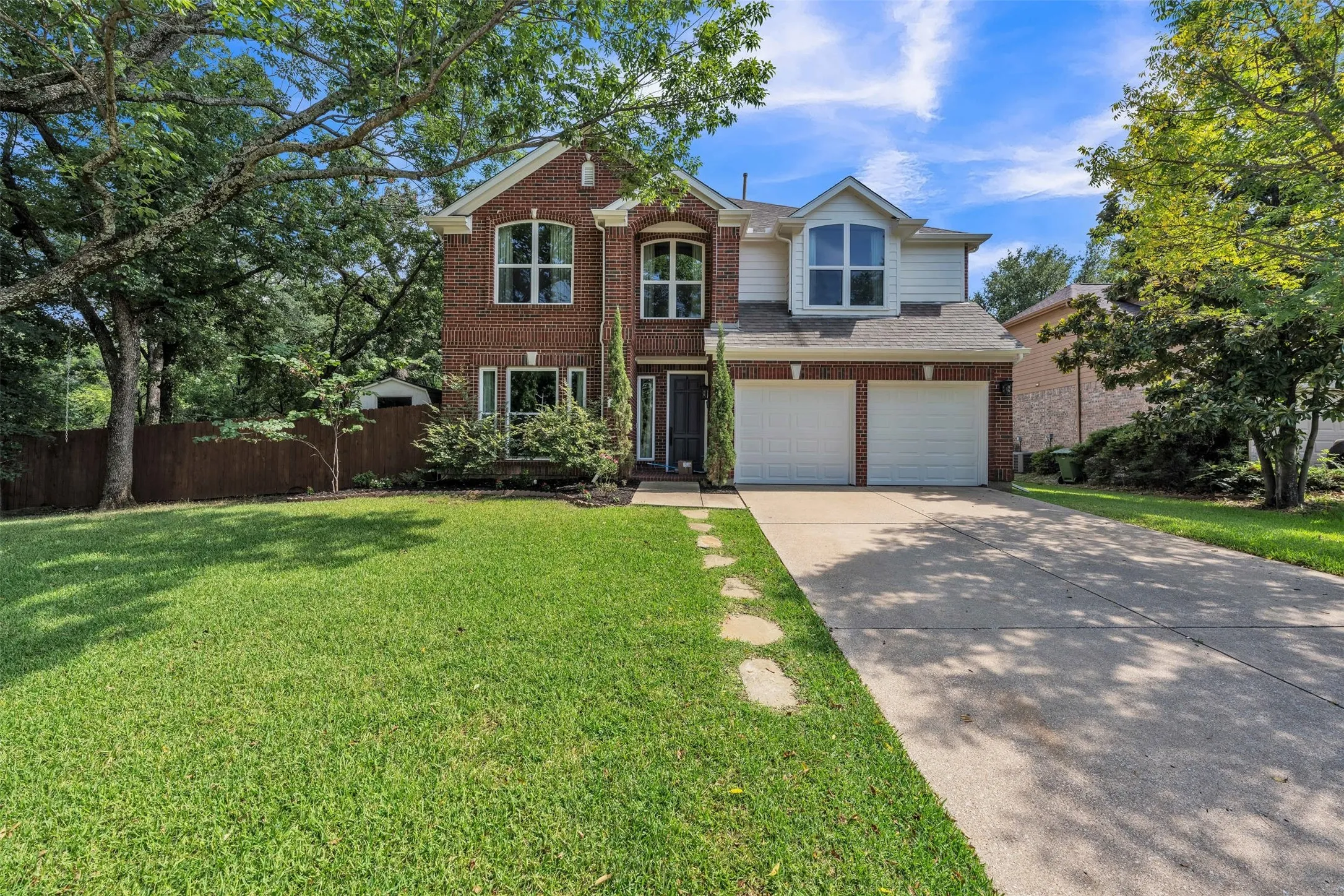 Single Family Residence For Rent in Tarrant County , 2417 Bonham Trail, Grapevine, Texas 76051, 4 Bedroom, 3 Bathroom, 2 Garage spaces, 3,084 Sqft, built in 1995, mls#21333955, Real Estate Agent in Grapevine, Homes For Rent in Tarrant county, Homes For Rent in Grapevine, Realtor in Grapevine Texas, Real Estate Brokerage Independent Realty Texas, Luminita Cordes Realtor