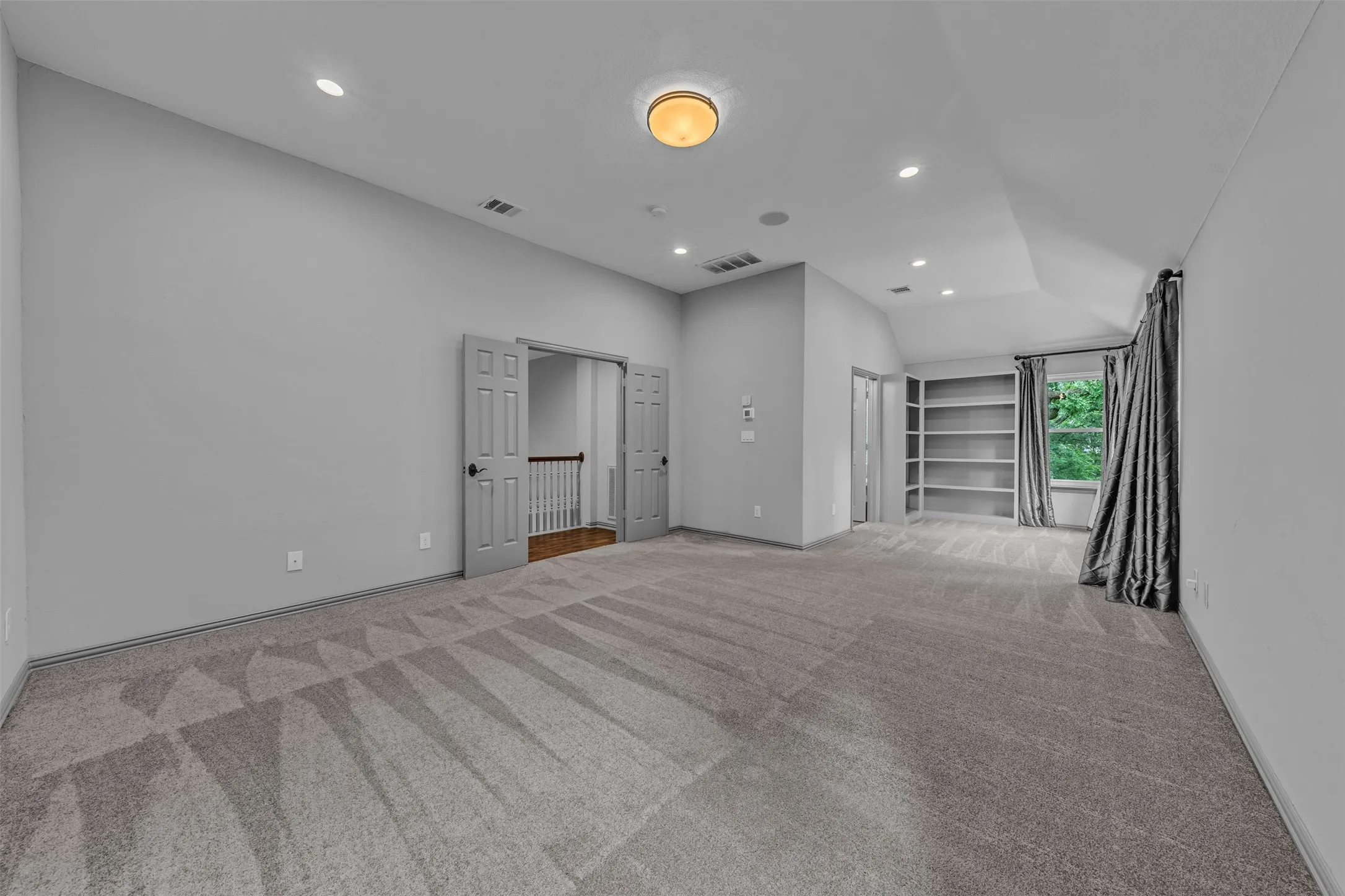 Single Family Residence For Rent in Tarrant County , 2417 Bonham Trail, Grapevine, Texas 76051, 4 Bedroom, 3 Bathroom, 2 Garage spaces, 3,084 Sqft, built in 1995, mls#21333955, Real Estate Agent in Grapevine, Homes For Rent in Tarrant county, Homes For Rent in Grapevine, Realtor in Grapevine Texas, Real Estate Brokerage Independent Realty Texas, Luminita Cordes Realtor