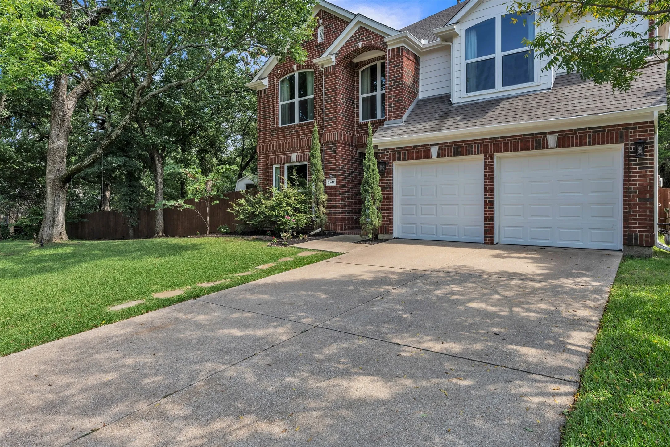 Single Family Residence For Rent in Tarrant County , 2417 Bonham Trail, Grapevine, Texas 76051, 4 Bedroom, 3 Bathroom, 2 Garage spaces, 3,084 Sqft, built in 1995, mls#21333955, Real Estate Agent in Grapevine, Homes For Rent in Tarrant county, Homes For Rent in Grapevine, Realtor in Grapevine Texas, Real Estate Brokerage Independent Realty Texas, Luminita Cordes Realtor