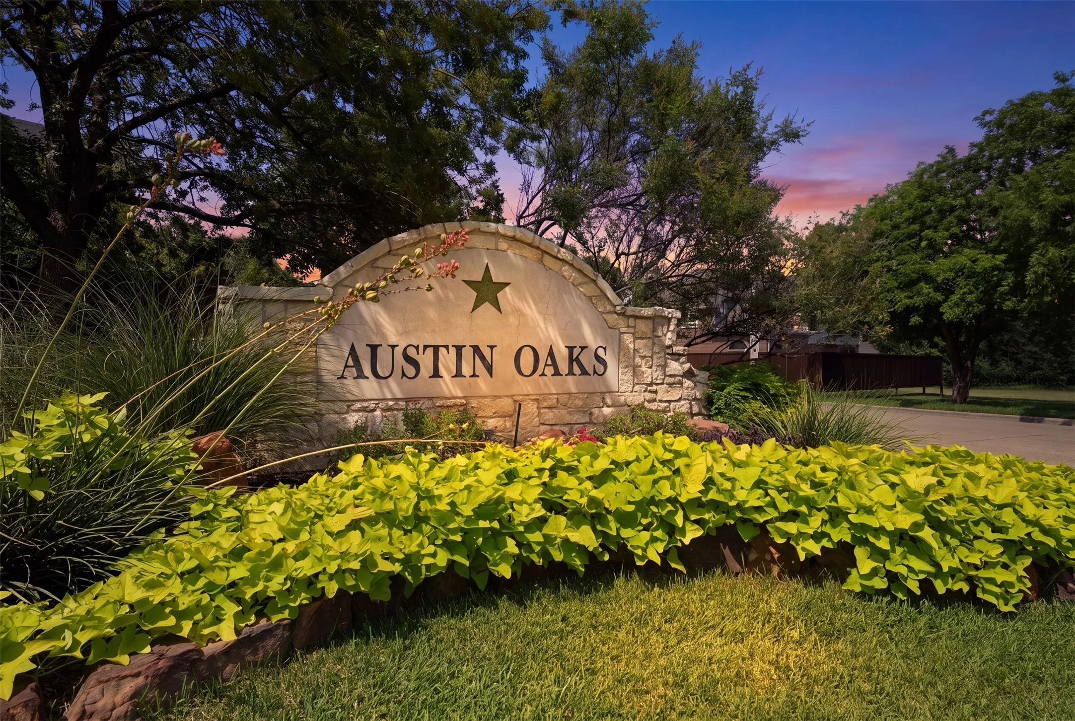 Single Family Residence For Rent in Tarrant County , 2417 Bonham Trail, Grapevine, Texas 76051, 4 Bedroom, 3 Bathroom, 2 Garage spaces, 3,084 Sqft, built in 1995, mls#21333955, Real Estate Agent in Grapevine, Homes For Rent in Tarrant county, Homes For Rent in Grapevine, Realtor in Grapevine Texas, Real Estate Brokerage Independent Realty Texas, Luminita Cordes Realtor