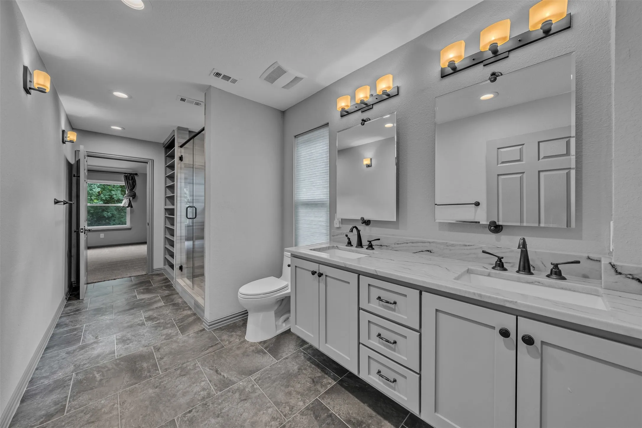 Single Family Residence For Rent in Tarrant County , 2417 Bonham Trail, Grapevine, Texas 76051, 4 Bedroom, 3 Bathroom, 2 Garage spaces, 3,084 Sqft, built in 1995, mls#21333955, Real Estate Agent in Grapevine, Homes For Rent in Tarrant county, Homes For Rent in Grapevine, Realtor in Grapevine Texas, Real Estate Brokerage Independent Realty Texas, Luminita Cordes Realtor