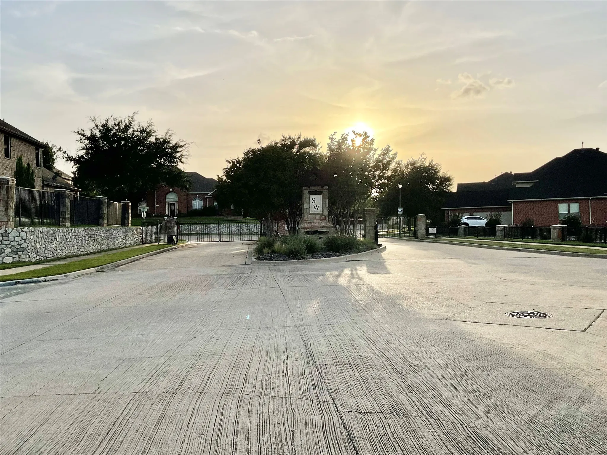 Single Family Residence For Rent in Dallas County , 4201 Abingdon Drive, Garland, Texas 75043, 5 Bedroom, 4 Bathroom, 3 Garage spaces, 4,541 Sqft, built in 2001, mls#21328756, Real Estate Agent in Garland, Homes For Rent in Dallas county, Homes For Rent in Garland, Realtor in Garland Texas, Real Estate Brokerage Independent Realty Texas, Luminita Cordes Realtor