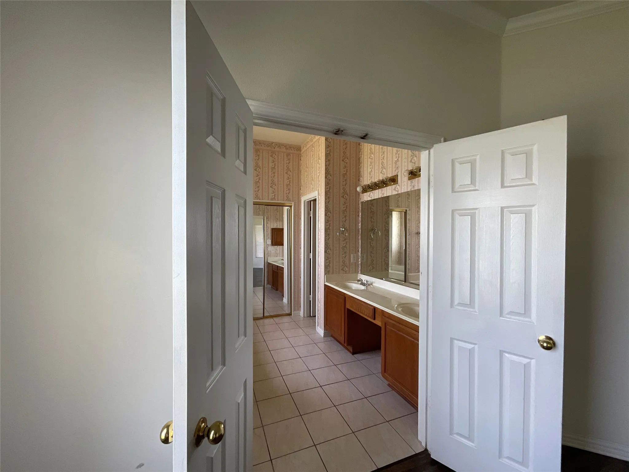 Single Family Residence For Rent in Dallas County , 4201 Abingdon Drive, Garland, Texas 75043, 5 Bedroom, 4 Bathroom, 3 Garage spaces, 4,541 Sqft, built in 2001, mls#21328756, Real Estate Agent in Garland, Homes For Rent in Dallas county, Homes For Rent in Garland, Realtor in Garland Texas, Real Estate Brokerage Independent Realty Texas, Luminita Cordes Realtor