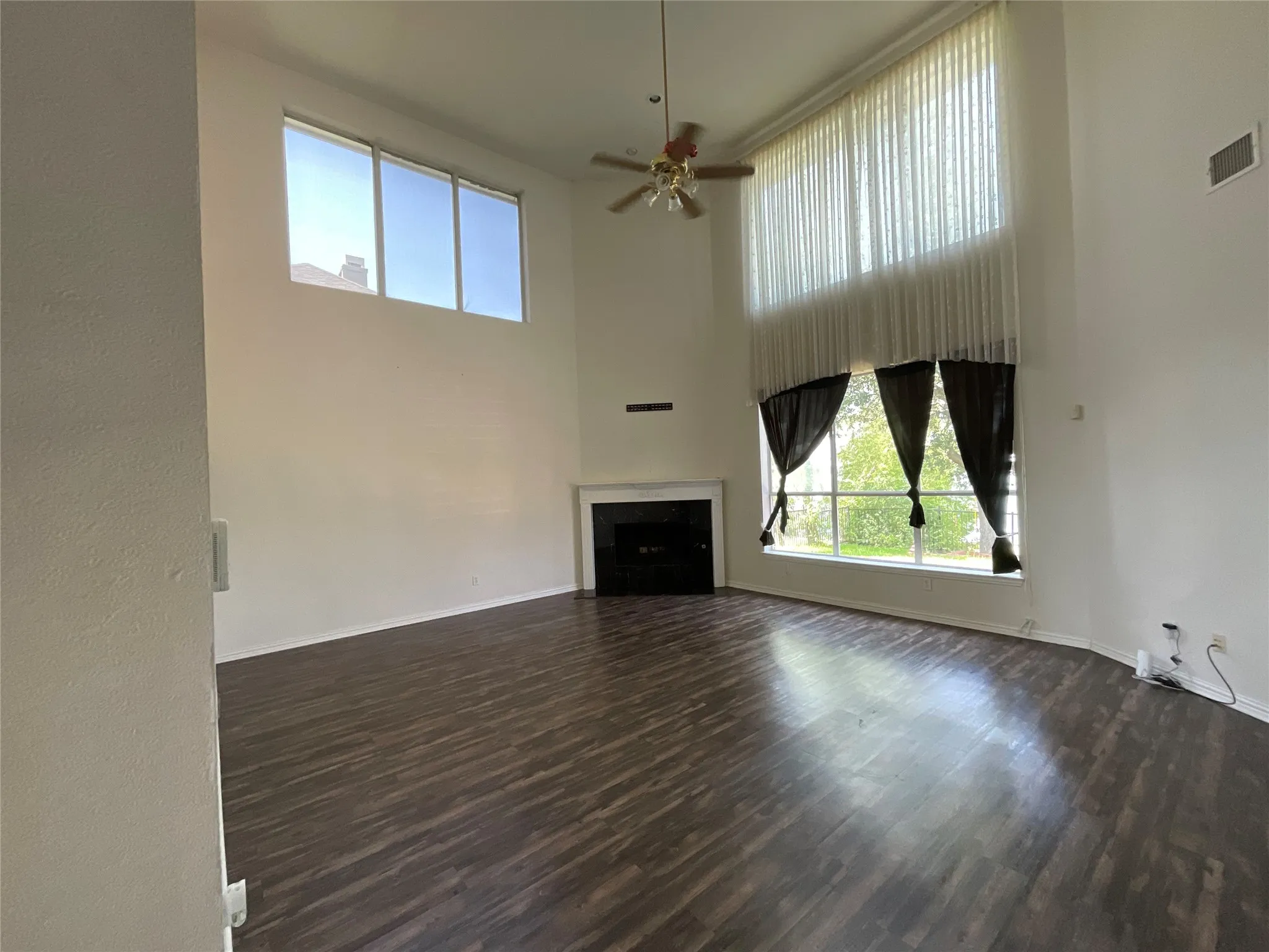 Single Family Residence For Rent in Dallas County , 4201 Abingdon Drive, Garland, Texas 75043, 5 Bedroom, 4 Bathroom, 3 Garage spaces, 4,541 Sqft, built in 2001, mls#21328756, Real Estate Agent in Garland, Homes For Rent in Dallas county, Homes For Rent in Garland, Realtor in Garland Texas, Real Estate Brokerage Independent Realty Texas, Luminita Cordes Realtor