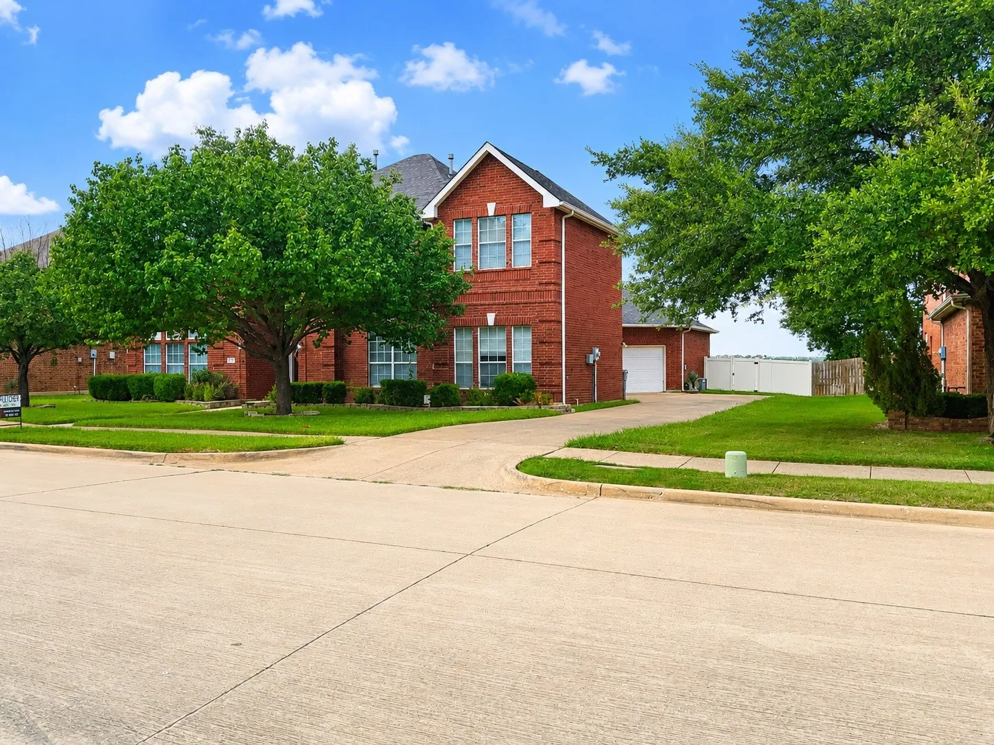 Single Family Residence For Rent in Dallas County , 4201 Abingdon Drive, Garland, Texas 75043, 5 Bedroom, 4 Bathroom, 3 Garage spaces, 4,541 Sqft, built in 2001, mls#21328756, Real Estate Agent in Garland, Homes For Rent in Dallas county, Homes For Rent in Garland, Realtor in Garland Texas, Real Estate Brokerage Independent Realty Texas, Luminita Cordes Realtor