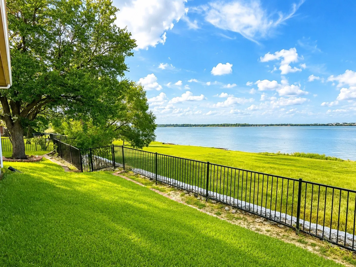 Single Family Residence For Rent in Dallas County , 4201 Abingdon Drive, Garland, Texas 75043, 5 Bedroom, 4 Bathroom, 3 Garage spaces, 4,541 Sqft, built in 2001, mls#21328756, Real Estate Agent in Garland, Homes For Rent in Dallas county, Homes For Rent in Garland, Realtor in Garland Texas, Real Estate Brokerage Independent Realty Texas, Luminita Cordes Realtor