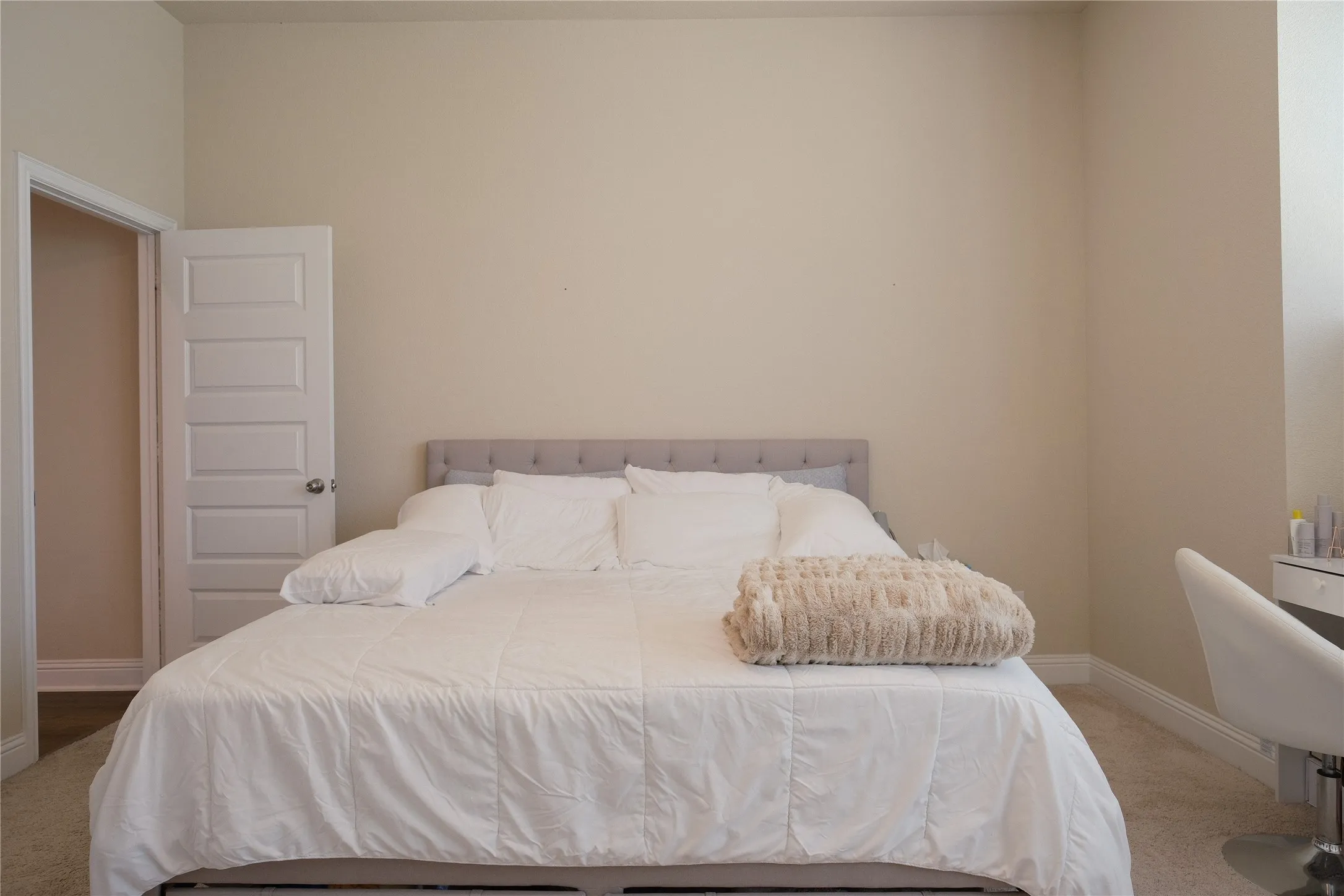Townhouse For Rent in Tarrant County , 1936 Bel Air Drive, Arlington, Texas 76010, 2 Bedroom, 4 Bathroom, 2 Garage spaces, 1,522 Sqft, built in 2019, mls#21332823, Real Estate Agent in Arlington, Homes For Rent in Tarrant county, Homes For Rent in Arlington, Realtor in Arlington Texas, Real Estate Brokerage Independent Realty Texas, Luminita Cordes Realtor