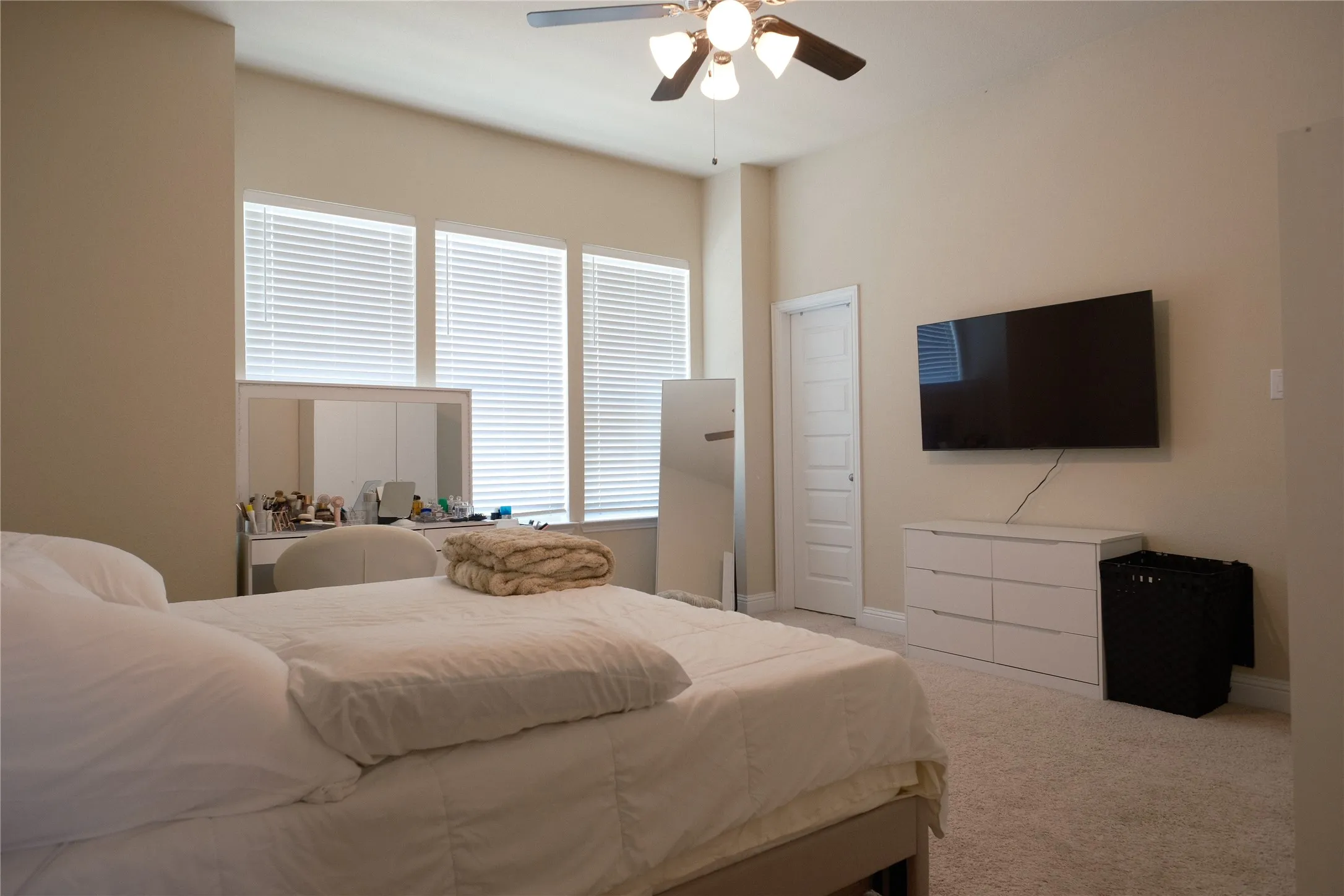 Townhouse For Rent in Tarrant County , 1936 Bel Air Drive, Arlington, Texas 76010, 2 Bedroom, 4 Bathroom, 2 Garage spaces, 1,522 Sqft, built in 2019, mls#21332823, Real Estate Agent in Arlington, Homes For Rent in Tarrant county, Homes For Rent in Arlington, Realtor in Arlington Texas, Real Estate Brokerage Independent Realty Texas, Luminita Cordes Realtor