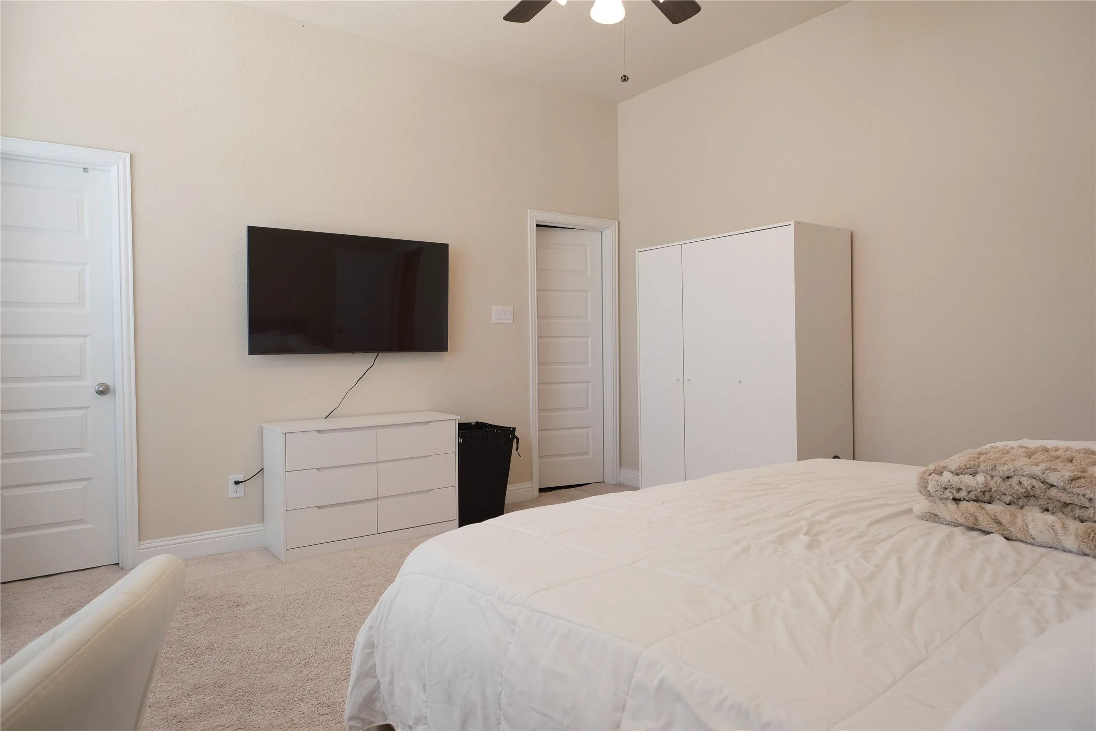 Townhouse For Rent in Tarrant County , 1936 Bel Air Drive, Arlington, Texas 76010, 2 Bedroom, 4 Bathroom, 2 Garage spaces, 1,522 Sqft, built in 2019, mls#21332823, Real Estate Agent in Arlington, Homes For Rent in Tarrant county, Homes For Rent in Arlington, Realtor in Arlington Texas, Real Estate Brokerage Independent Realty Texas, Luminita Cordes Realtor