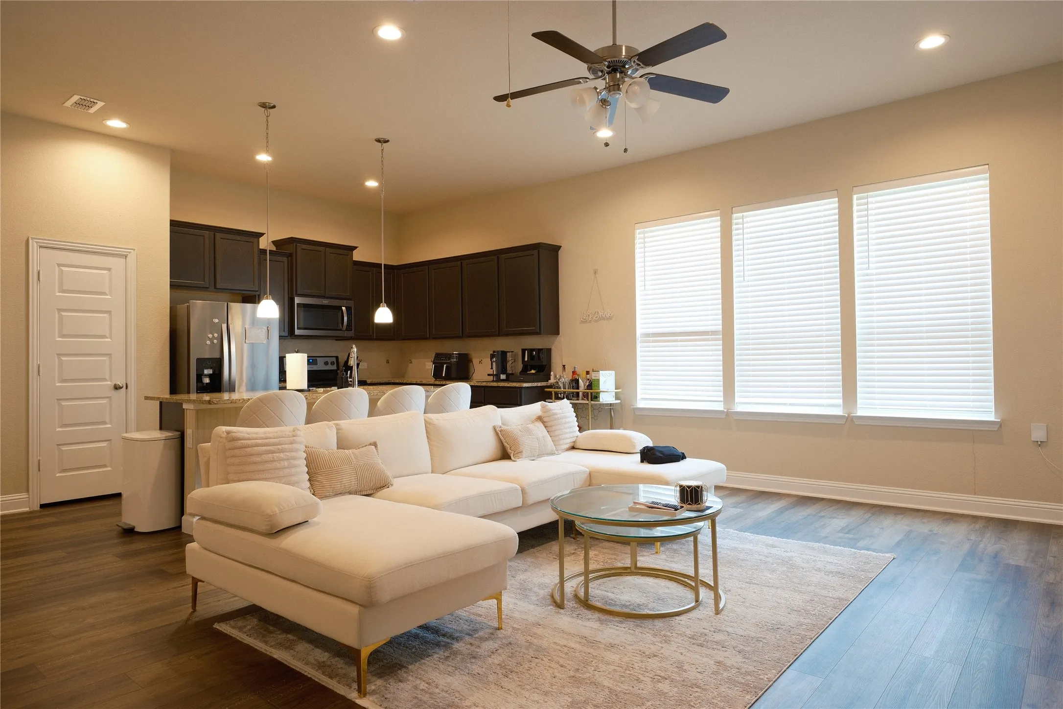 Townhouse For Rent in Tarrant County , 1936 Bel Air Drive, Arlington, Texas 76010, 2 Bedroom, 4 Bathroom, 2 Garage spaces, 1,522 Sqft, built in 2019, mls#21332823, Real Estate Agent in Arlington, Homes For Rent in Tarrant county, Homes For Rent in Arlington, Realtor in Arlington Texas, Real Estate Brokerage Independent Realty Texas, Luminita Cordes Realtor