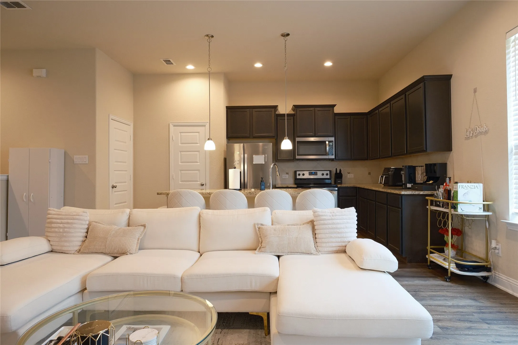 Townhouse For Rent in Tarrant County , 1936 Bel Air Drive, Arlington, Texas 76010, 2 Bedroom, 4 Bathroom, 2 Garage spaces, 1,522 Sqft, built in 2019, mls#21332823, Real Estate Agent in Arlington, Homes For Rent in Tarrant county, Homes For Rent in Arlington, Realtor in Arlington Texas, Real Estate Brokerage Independent Realty Texas, Luminita Cordes Realtor