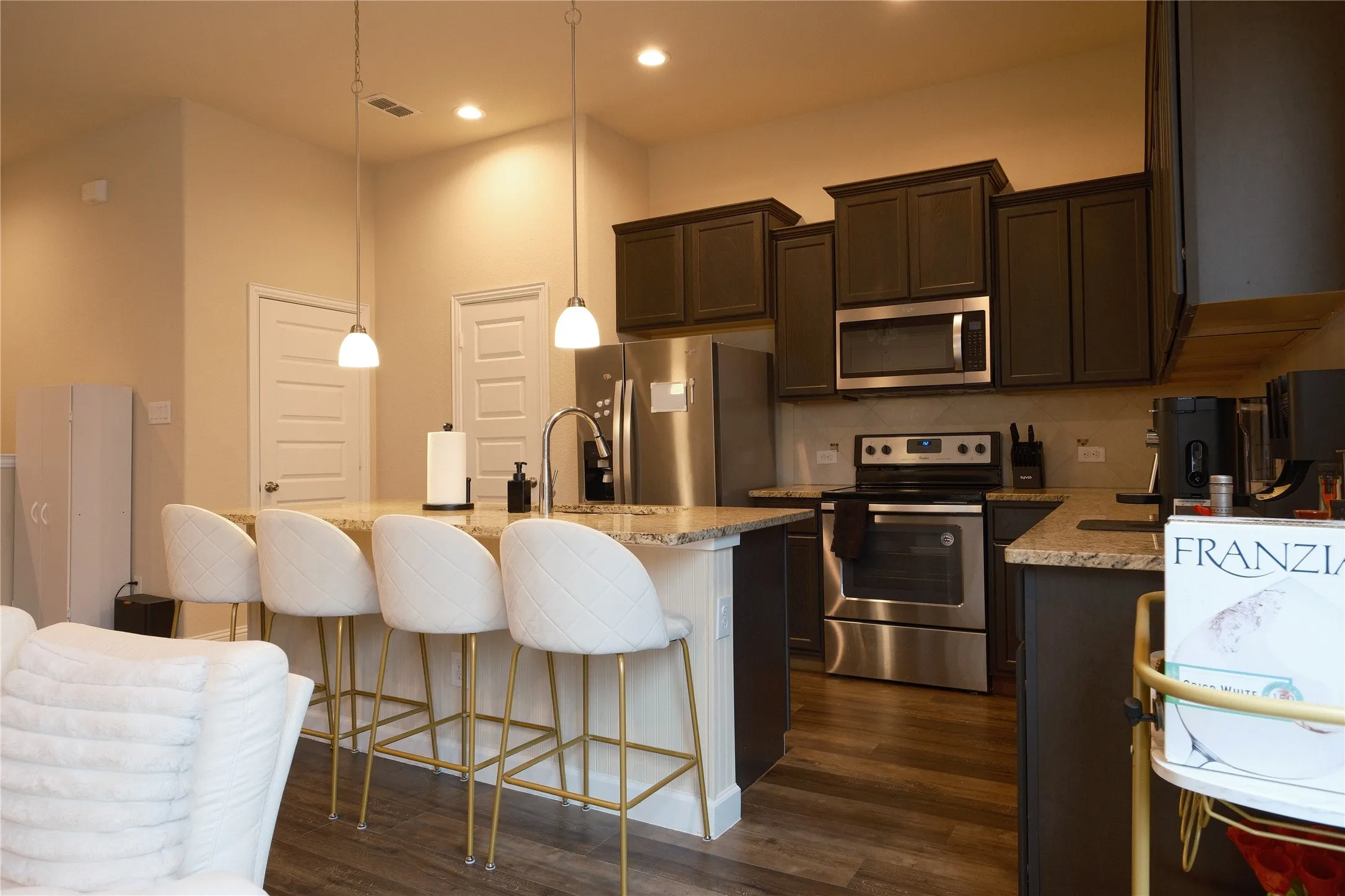 Townhouse For Rent in Tarrant County , 1936 Bel Air Drive, Arlington, Texas 76010, 2 Bedroom, 4 Bathroom, 2 Garage spaces, 1,522 Sqft, built in 2019, mls#21332823, Real Estate Agent in Arlington, Homes For Rent in Tarrant county, Homes For Rent in Arlington, Realtor in Arlington Texas, Real Estate Brokerage Independent Realty Texas, Luminita Cordes Realtor