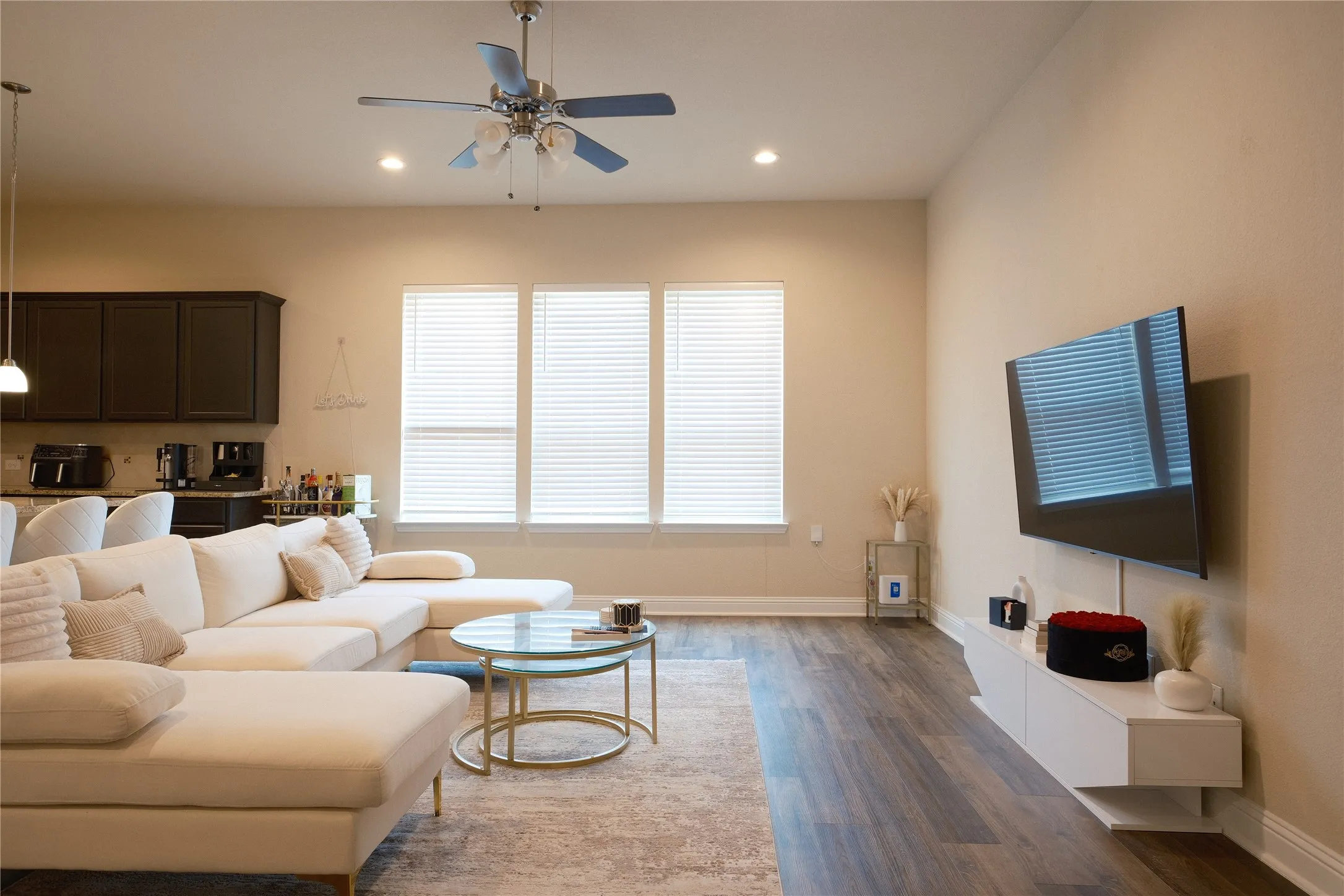 Townhouse For Rent in Tarrant County , 1936 Bel Air Drive, Arlington, Texas 76010, 2 Bedroom, 4 Bathroom, 2 Garage spaces, 1,522 Sqft, built in 2019, mls#21332823, Real Estate Agent in Arlington, Homes For Rent in Tarrant county, Homes For Rent in Arlington, Realtor in Arlington Texas, Real Estate Brokerage Independent Realty Texas, Luminita Cordes Realtor