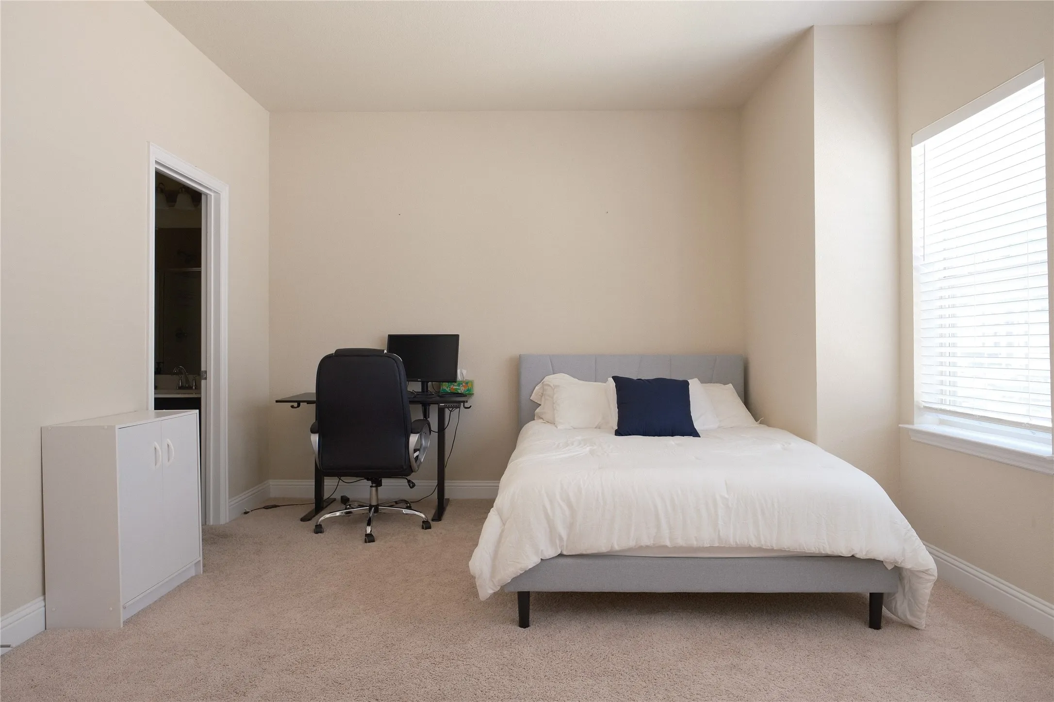 Townhouse For Rent in Tarrant County , 1936 Bel Air Drive, Arlington, Texas 76010, 2 Bedroom, 4 Bathroom, 2 Garage spaces, 1,522 Sqft, built in 2019, mls#21332823, Real Estate Agent in Arlington, Homes For Rent in Tarrant county, Homes For Rent in Arlington, Realtor in Arlington Texas, Real Estate Brokerage Independent Realty Texas, Luminita Cordes Realtor