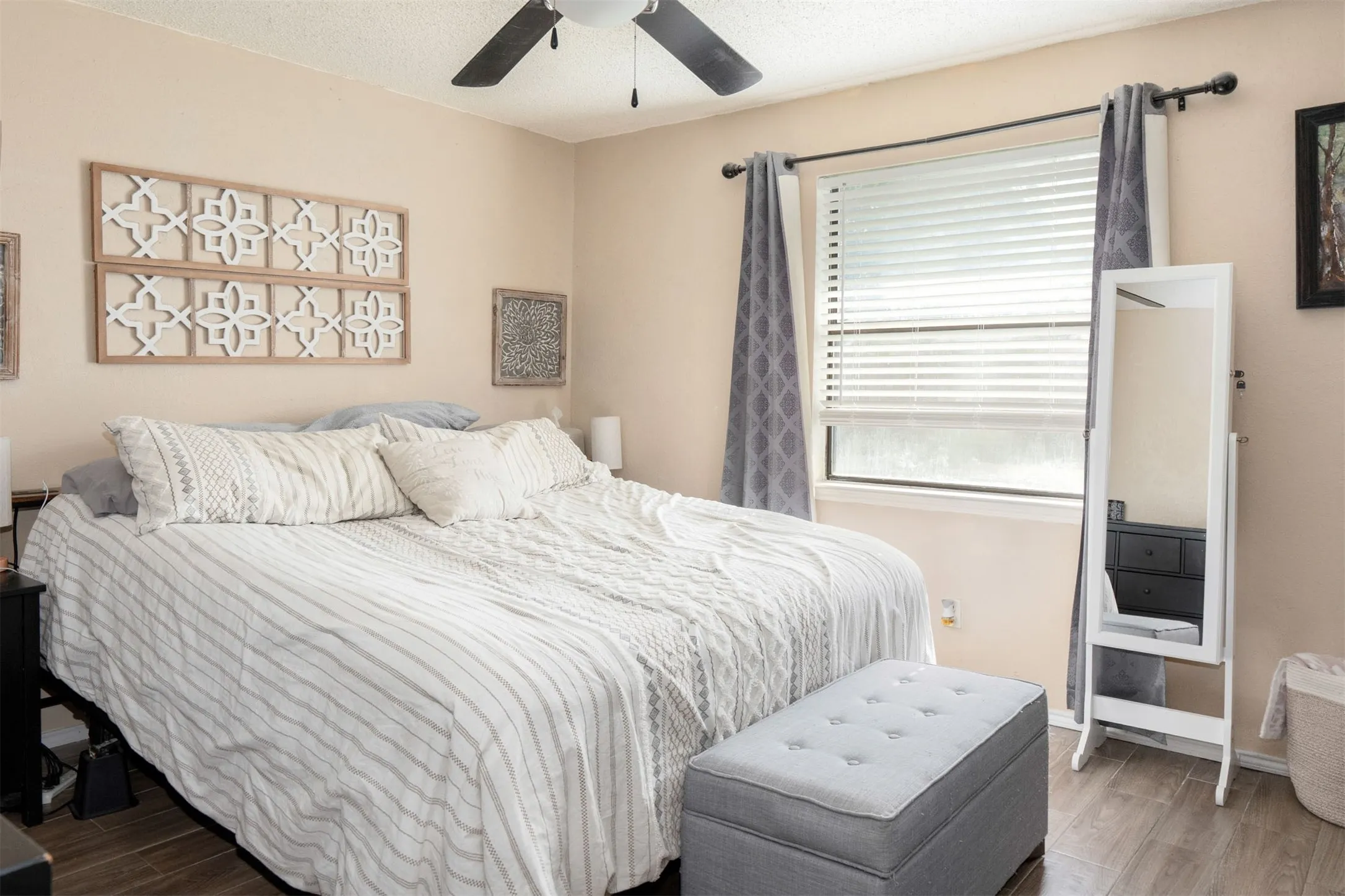 Single Family Residence For Sale in Tarrant County , 6500 Hughes Drive, Watauga, Texas 76148, 3 Bedroom, 2 Bathroom, Garage spaces, 1,715 Sqft, built in 1983, mls#21334847, Real Estate Agent in Watauga, Homes For Sale in Tarrant county, Homes For Sale in Watauga, Realtor in Watauga Texas, Real Estate Brokerage Independent Realty Texas, Luminita Cordes Realtor