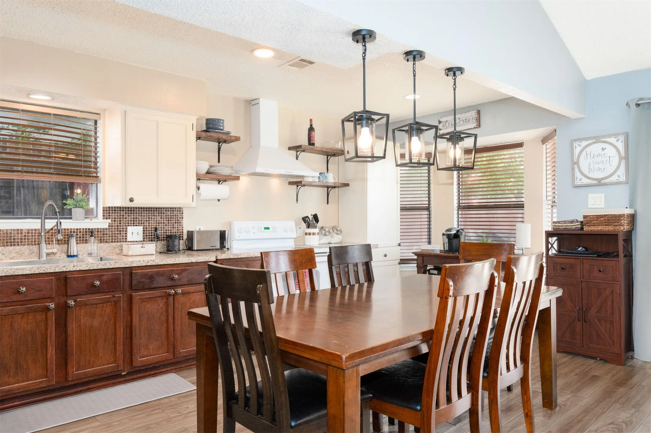 Single Family Residence For Sale in Tarrant County , 6500 Hughes Drive, Watauga, Texas 76148, 3 Bedroom, 2 Bathroom, Garage spaces, 1,715 Sqft, built in 1983, mls#21334847, Real Estate Agent in Watauga, Homes For Sale in Tarrant county, Homes For Sale in Watauga, Realtor in Watauga Texas, Real Estate Brokerage Independent Realty Texas, Luminita Cordes Realtor