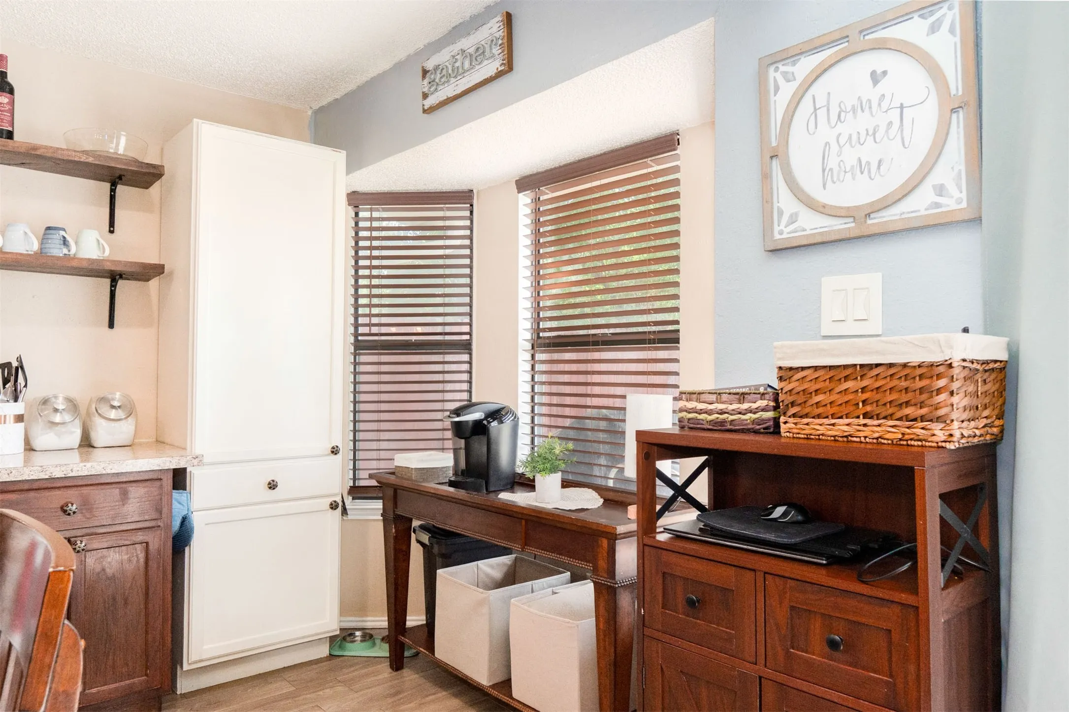 Single Family Residence For Sale in Tarrant County , 6500 Hughes Drive, Watauga, Texas 76148, 3 Bedroom, 2 Bathroom, Garage spaces, 1,715 Sqft, built in 1983, mls#21334847, Real Estate Agent in Watauga, Homes For Sale in Tarrant county, Homes For Sale in Watauga, Realtor in Watauga Texas, Real Estate Brokerage Independent Realty Texas, Luminita Cordes Realtor