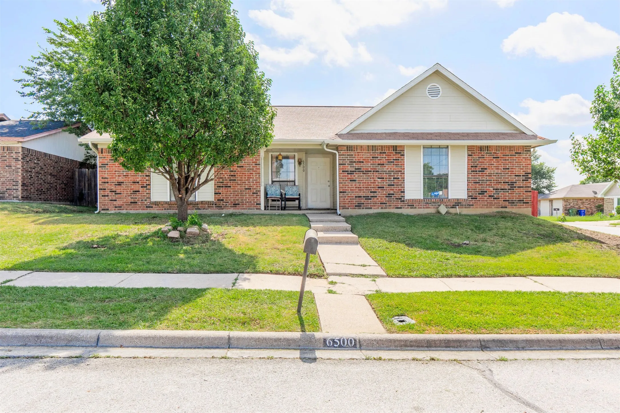 Single Family Residence For Sale in Tarrant County , 6500 Hughes Drive, Watauga, Texas 76148, 3 Bedroom, 2 Bathroom, Garage spaces, 1,715 Sqft, built in 1983, mls#21334847, Real Estate Agent in Watauga, Homes For Sale in Tarrant county, Homes For Sale in Watauga, Realtor in Watauga Texas, Real Estate Brokerage Independent Realty Texas, Luminita Cordes Realtor