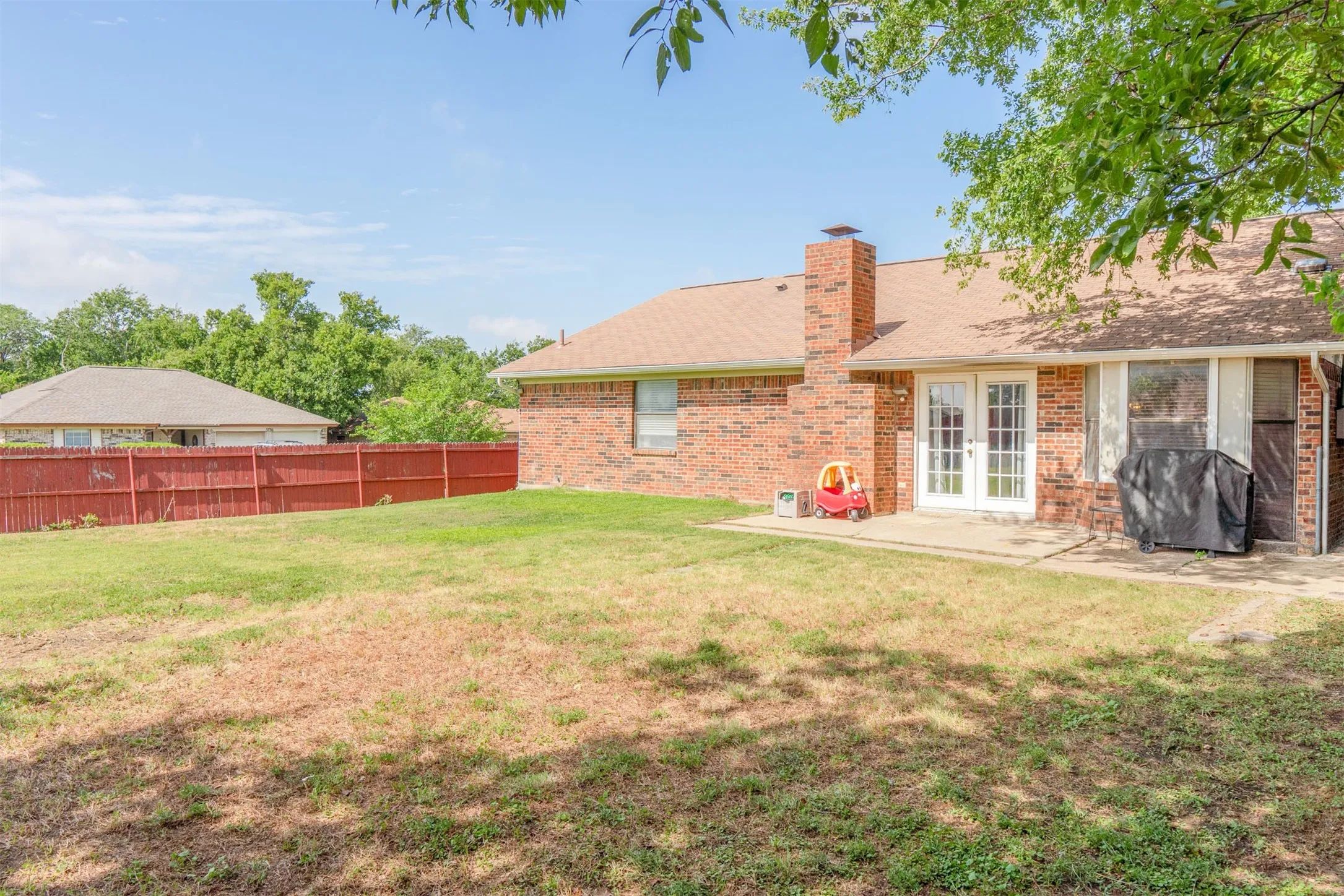 Single Family Residence For Sale in Tarrant County , 6500 Hughes Drive, Watauga, Texas 76148, 3 Bedroom, 2 Bathroom, Garage spaces, 1,715 Sqft, built in 1983, mls#21334847, Real Estate Agent in Watauga, Homes For Sale in Tarrant county, Homes For Sale in Watauga, Realtor in Watauga Texas, Real Estate Brokerage Independent Realty Texas, Luminita Cordes Realtor