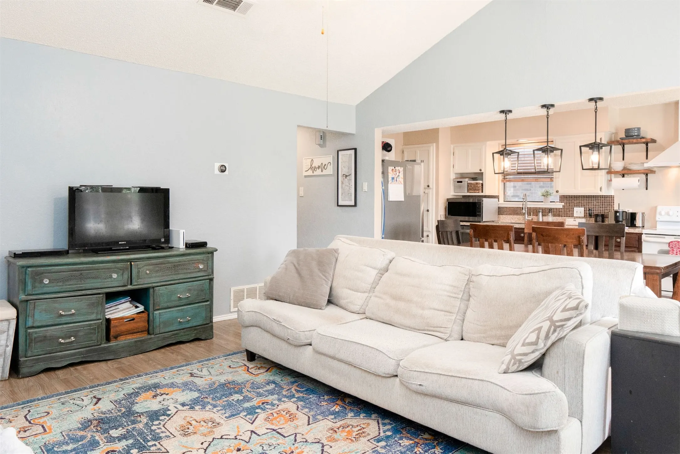 Single Family Residence For Sale in Tarrant County , 6500 Hughes Drive, Watauga, Texas 76148, 3 Bedroom, 2 Bathroom, Garage spaces, 1,715 Sqft, built in 1983, mls#21334847, Real Estate Agent in Watauga, Homes For Sale in Tarrant county, Homes For Sale in Watauga, Realtor in Watauga Texas, Real Estate Brokerage Independent Realty Texas, Luminita Cordes Realtor
