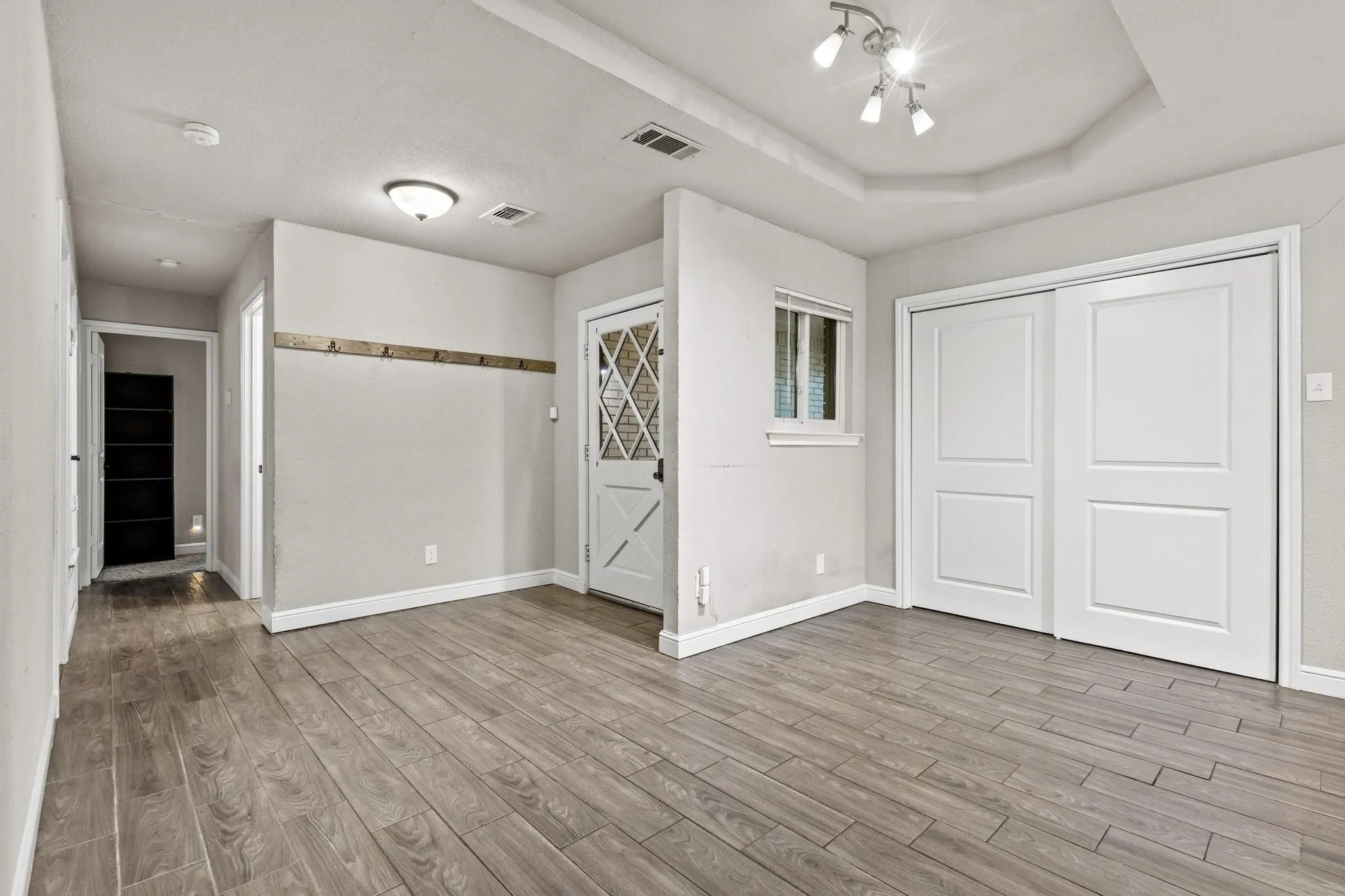 Single Family Residence For Sale in Grayson County , 878 N Main Drive, Van Alstyne, Texas 75495, 4 Bedroom, 2 Bathroom, Garage spaces, 2,037 Sqft, built in 1985, mls#21333920, Real Estate Agent in Van Alstyne, Homes For Sale in Grayson county, Homes For Sale in Van Alstyne, Realtor in Van Alstyne Texas, Real Estate Brokerage Independent Realty Texas, Luminita Cordes Realtor