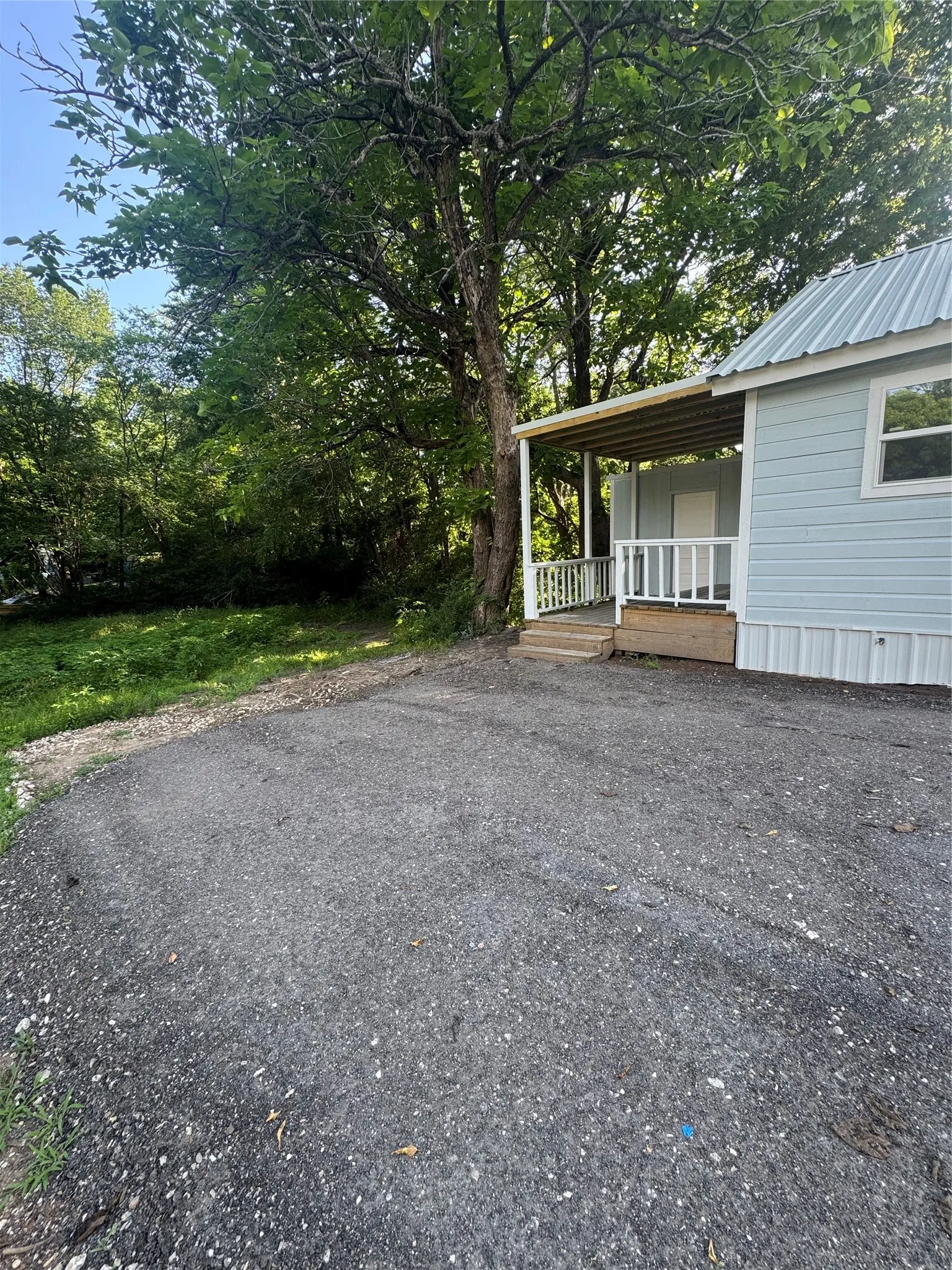 Single Family Residence For Sale in Van Zandt County , 606 W Wolfe Street, Grand Saline, Texas 75140, 2 Bedroom, 1 Bathroom, Garage spaces, 904 Sqft, built in 1953, mls#21335071, Real Estate Agent in Grand Saline, Homes For Sale in Van Zandt county, Homes For Sale in Grand Saline, Realtor in Grand Saline Texas, Real Estate Brokerage Independent Realty Texas, Luminita Cordes Realtor